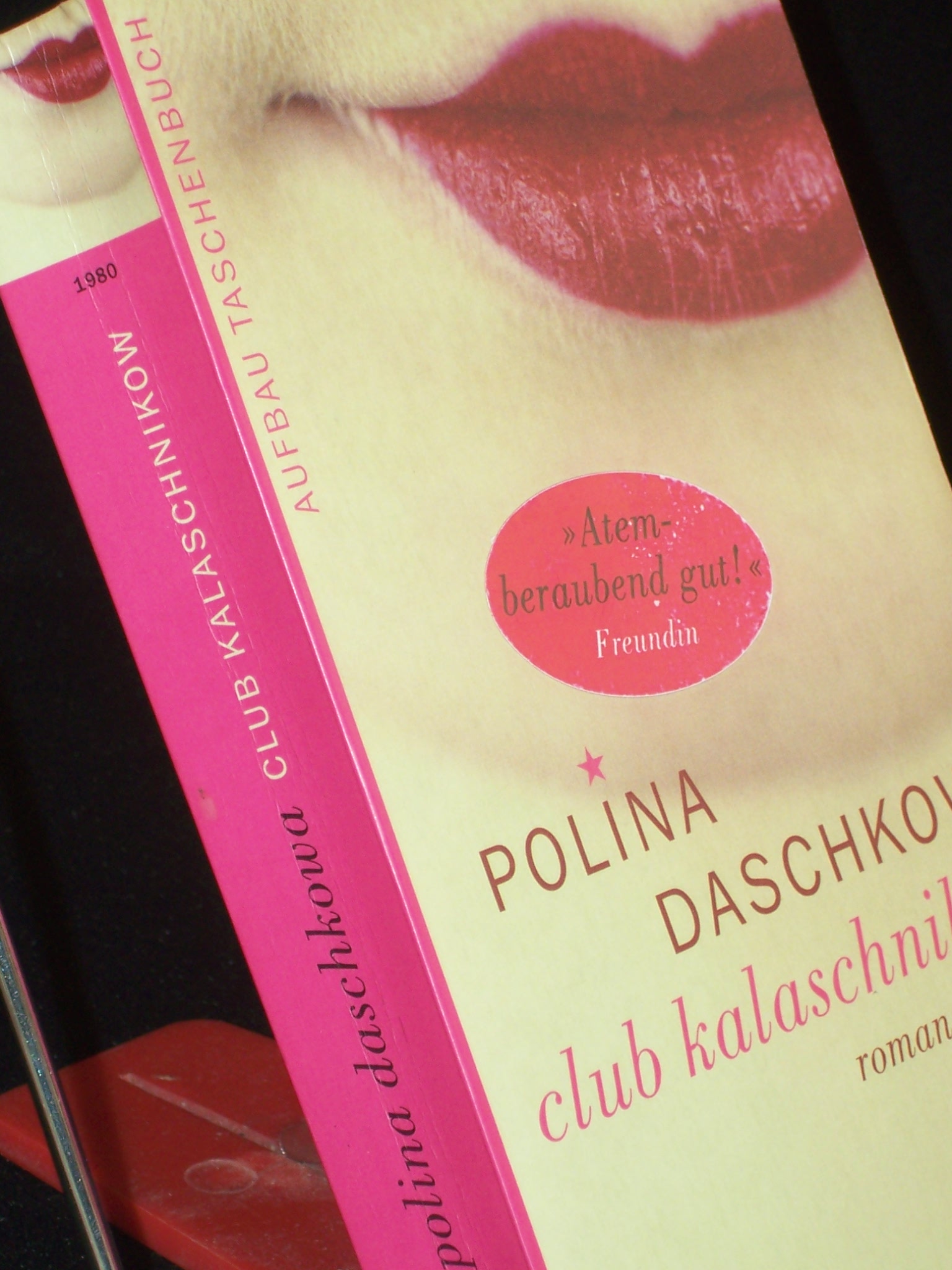 Artikelbild 1 des Artikels “Club Kalaschnikow : Roman / Polina Daschkowa. Aus dem Russ. von
Margret Fieseler “