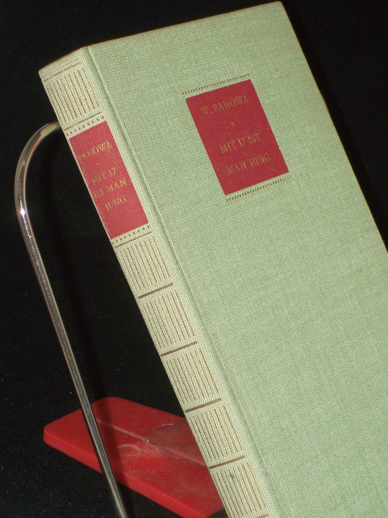 Artikelbild 1 des Artikels “Mit 17 ist man jung / Wera Panowa. Aus d. Russ. Dt. von Willi Hoepp.
Mit e. Nachw. von Herbert Krempien “