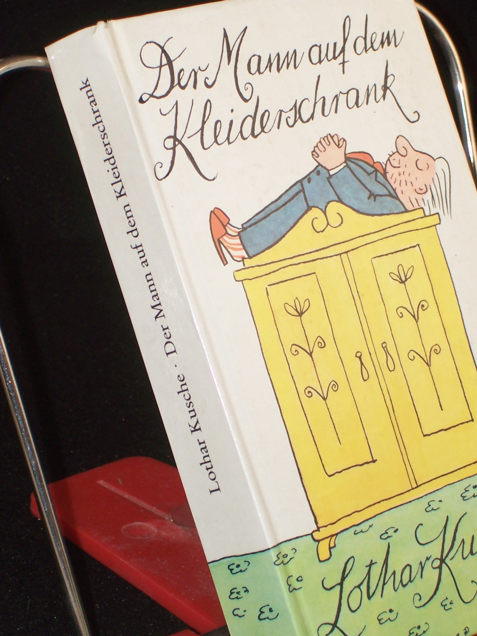 Artikelbild 1 des Artikels “Der Mann auf dem Kleiderschrank : Geschichten u.a. Spässe / Lothar
Kusche “