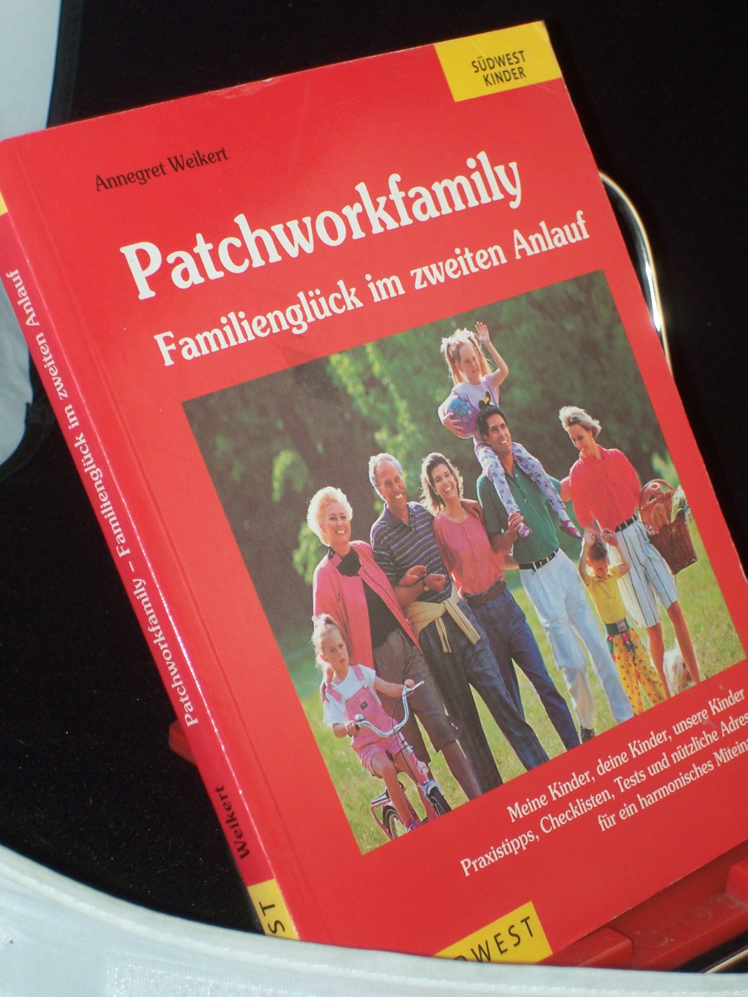 Artikelbild 1 des Artikels “Patchworkfamily - Familienglück im zweiten Anlauf : guter Rat für
das Zusammenleben in der Stieffamilie / Annegret Weikert “