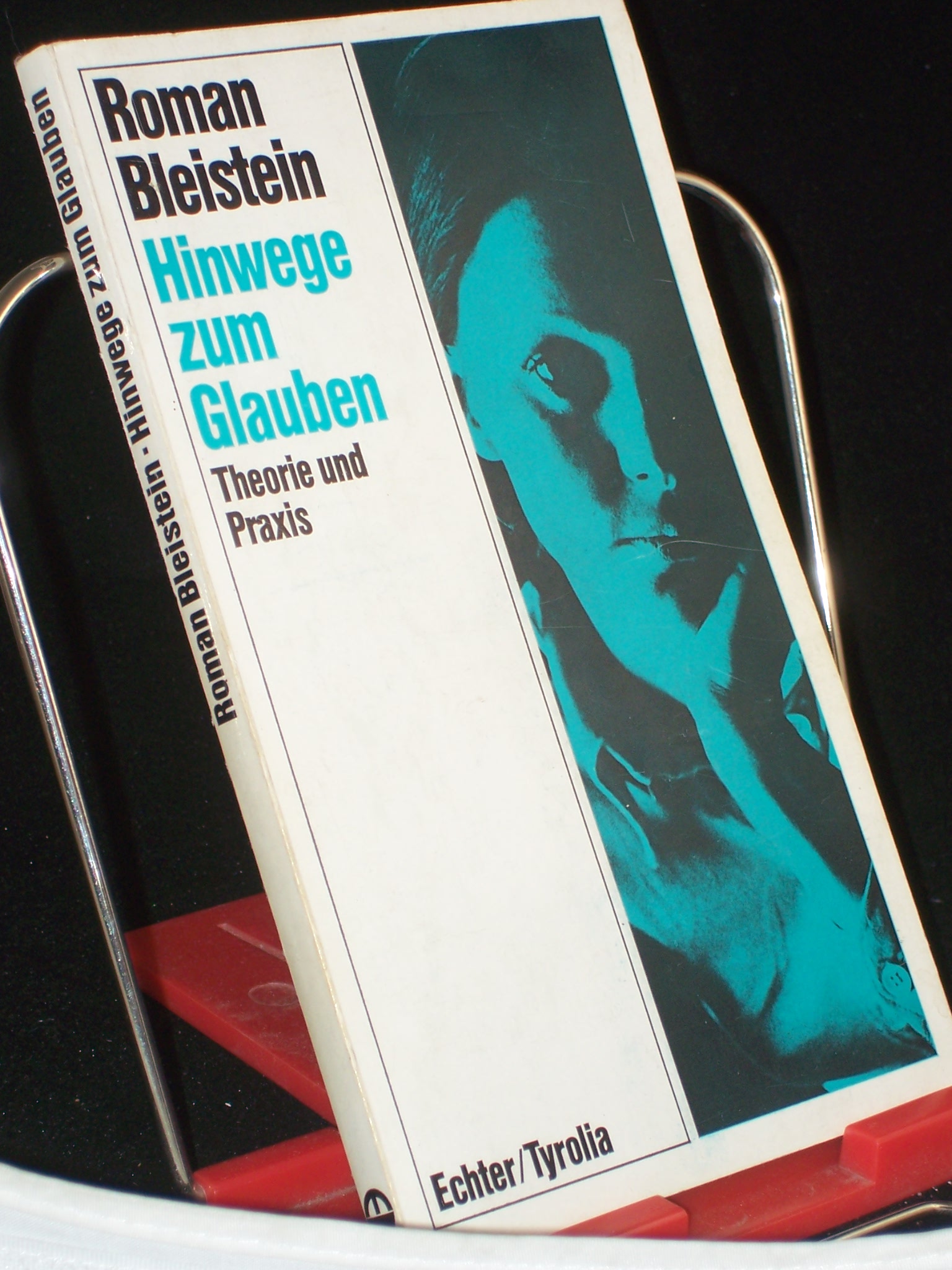 Artikelbild 1 des Artikels “Hinwege zum Glauben : Theorie u. Praxis / Roman Bleistein. Mit 10
Fotos von Oswald Kettenberger “