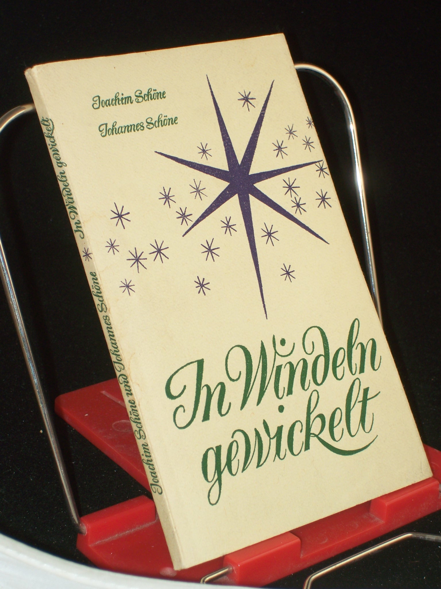 Artikelbild 1 des Artikels “In Windeln gewickelt : Ein kleines Weihnachtsbuch / Joachim Schöne ;
Johannes Schöne. Linolschnitte von Johannes Schöne “