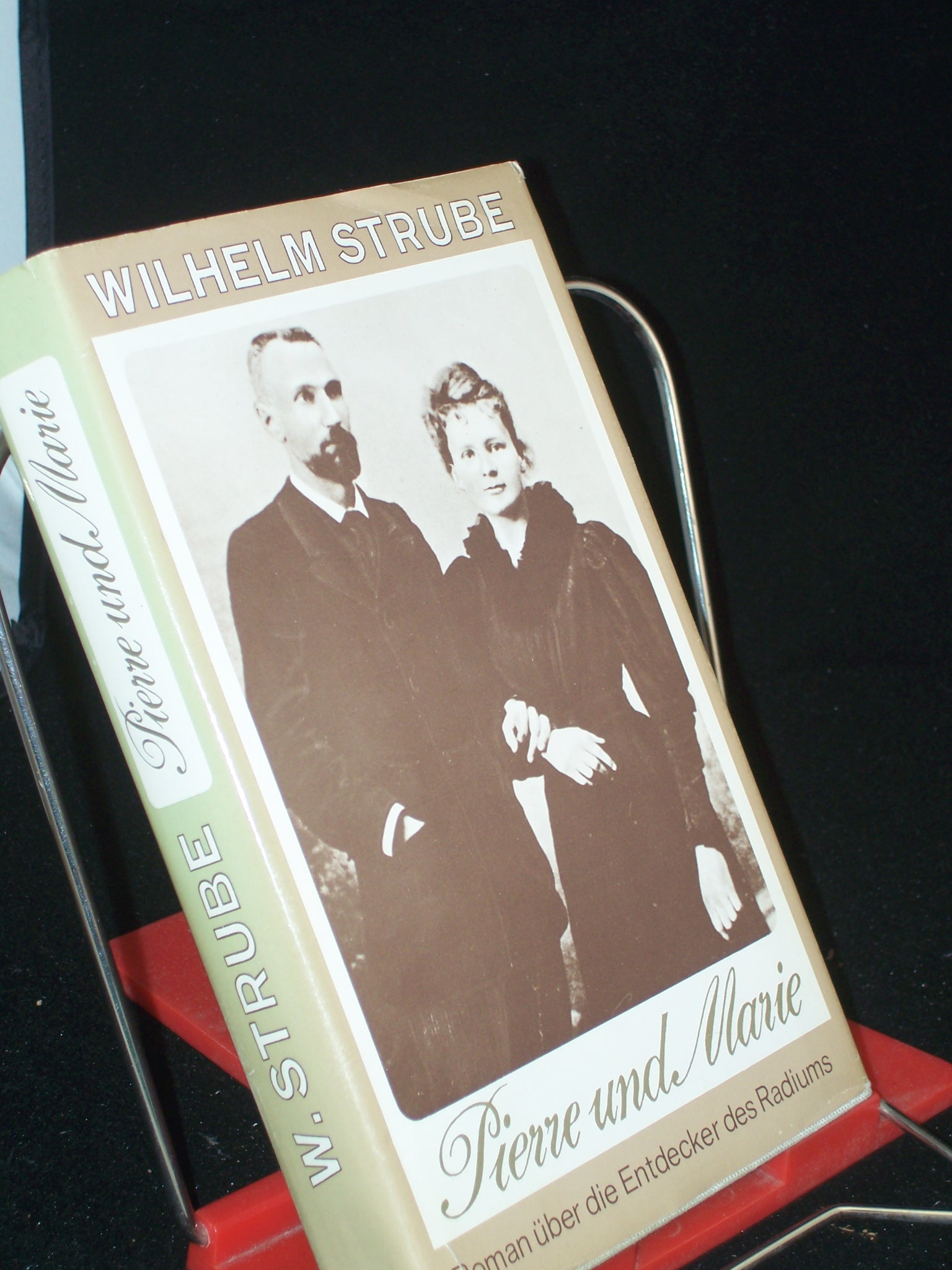 Artikelbild 1 des Artikels “Pierre und Marie : Roman über d. Entdecker d. Radiums / Wilhelm
Strube “