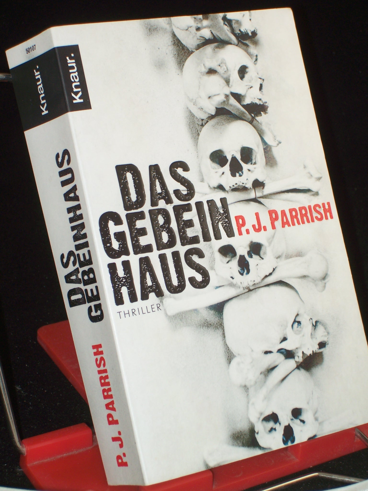 Artikelbild 1 des Artikels “Das Gebeinhaus : Thriller / P. J. Parrish. Aus dem Amerikan. von
Charlotte Breuer und Norbert Möllemann “