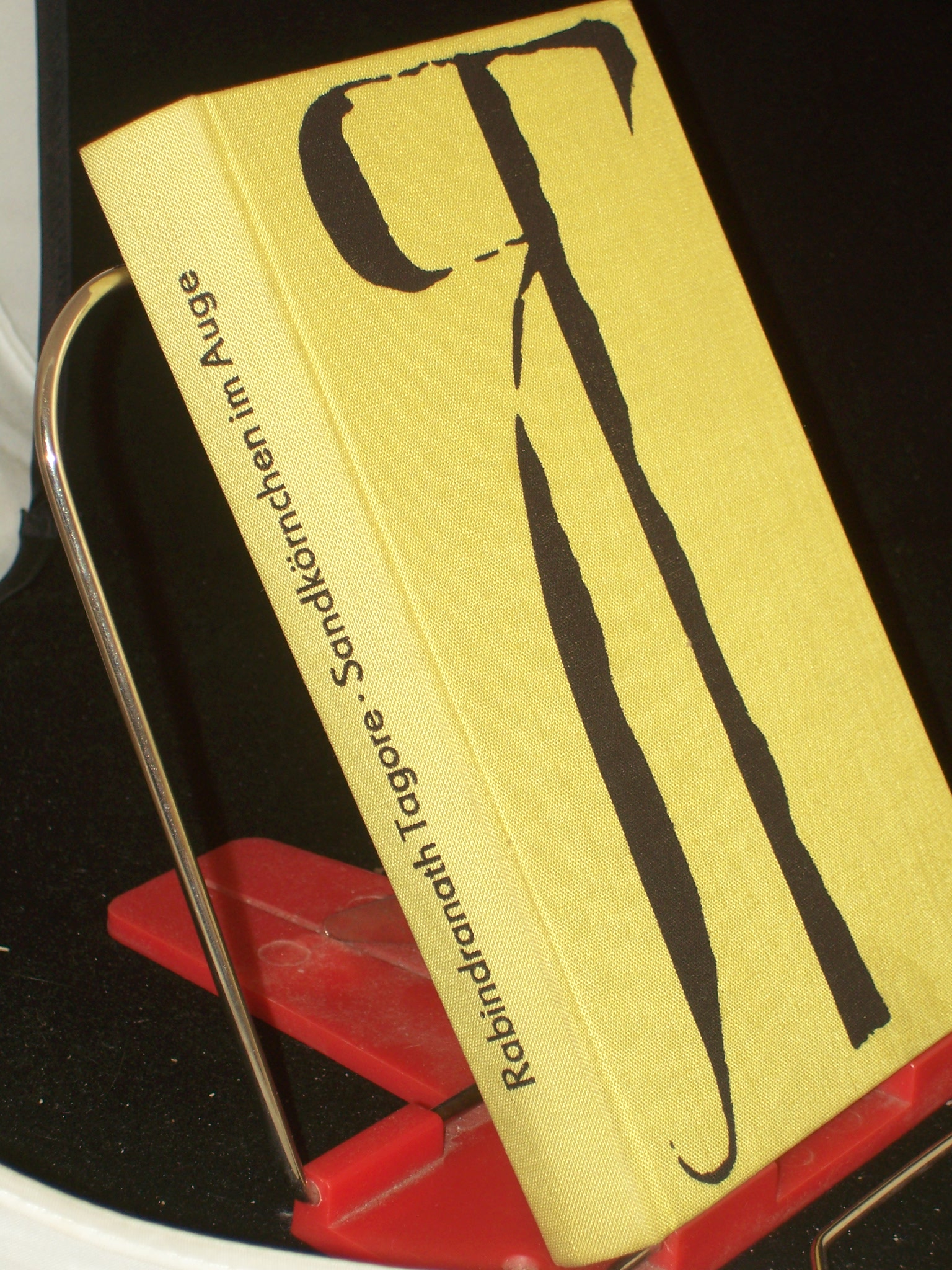 Artikelbild 1 des Artikels “Tagore, Rabindranath: Sandkörnchen im Auge : Roman / Rabindranath
Tagore. Aus d. Bengal. Dt. von Joachim Marten “