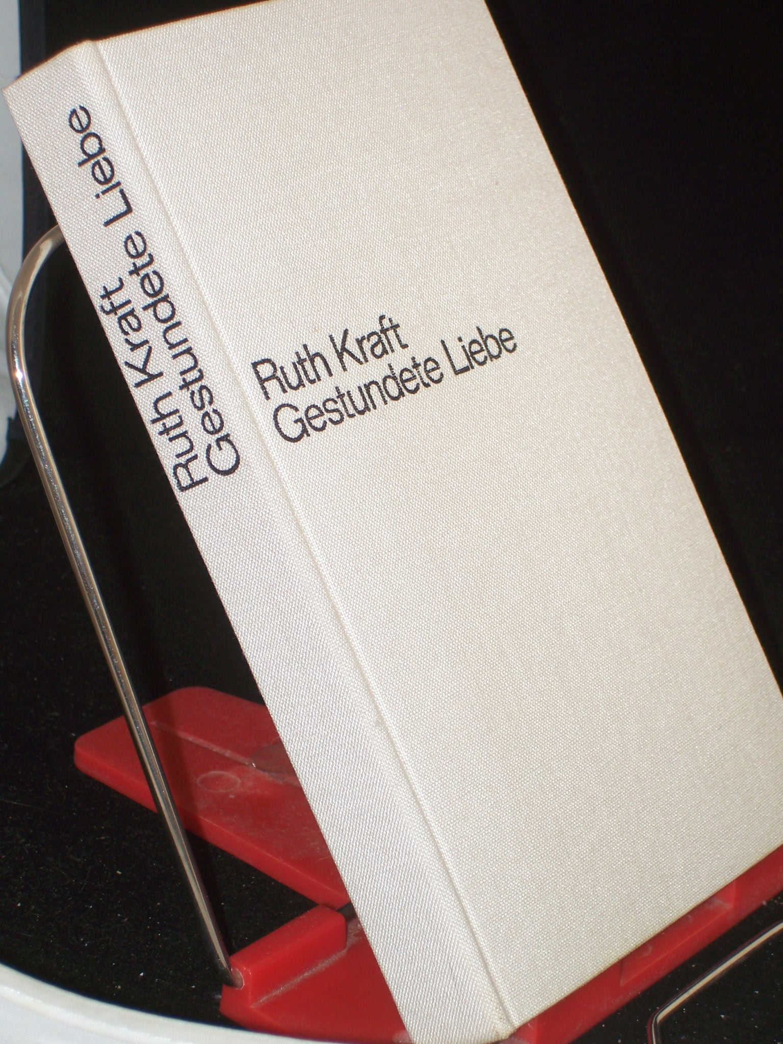 Artikelbild 1 des Artikels “Gestundete Liebe : Roman / Ruth Kraft “