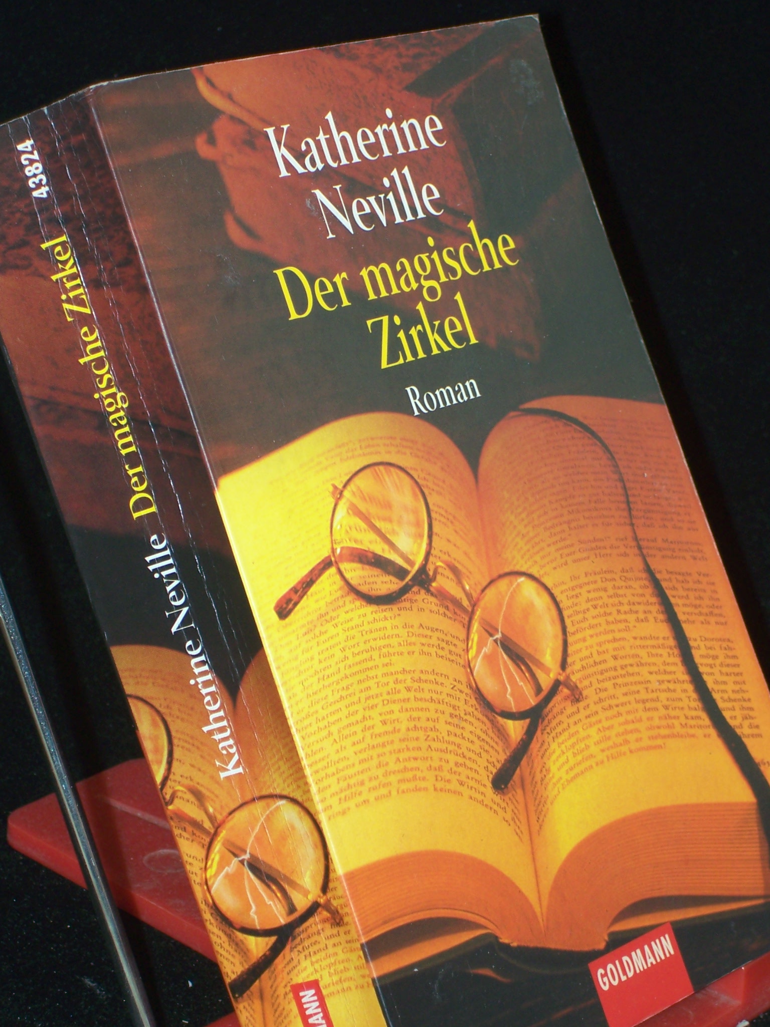 Artikelbild 1 des Artikels “Der magische Zirkel : Roman / Katherine Neville. Aus dem Amerikan. von
Monika Curths “