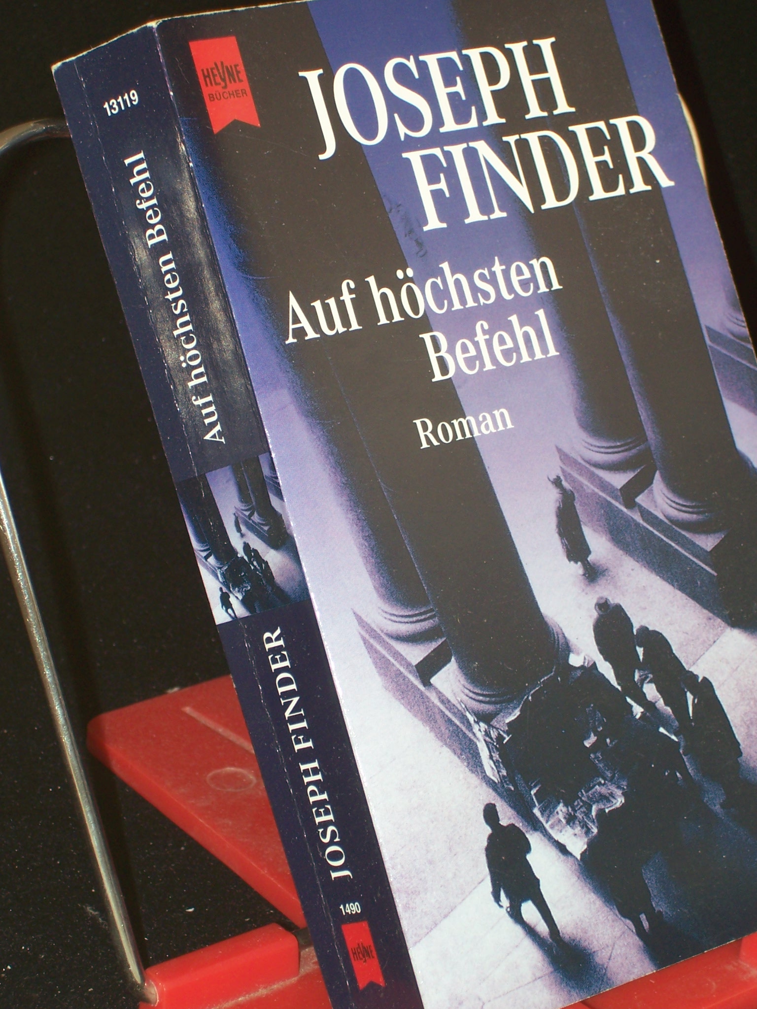 Artikelbild 1 des Artikels “Auf höchsten Befehl : Roman / Joseph Finder. Aus dem Amerikan. von
Karin Dufner “