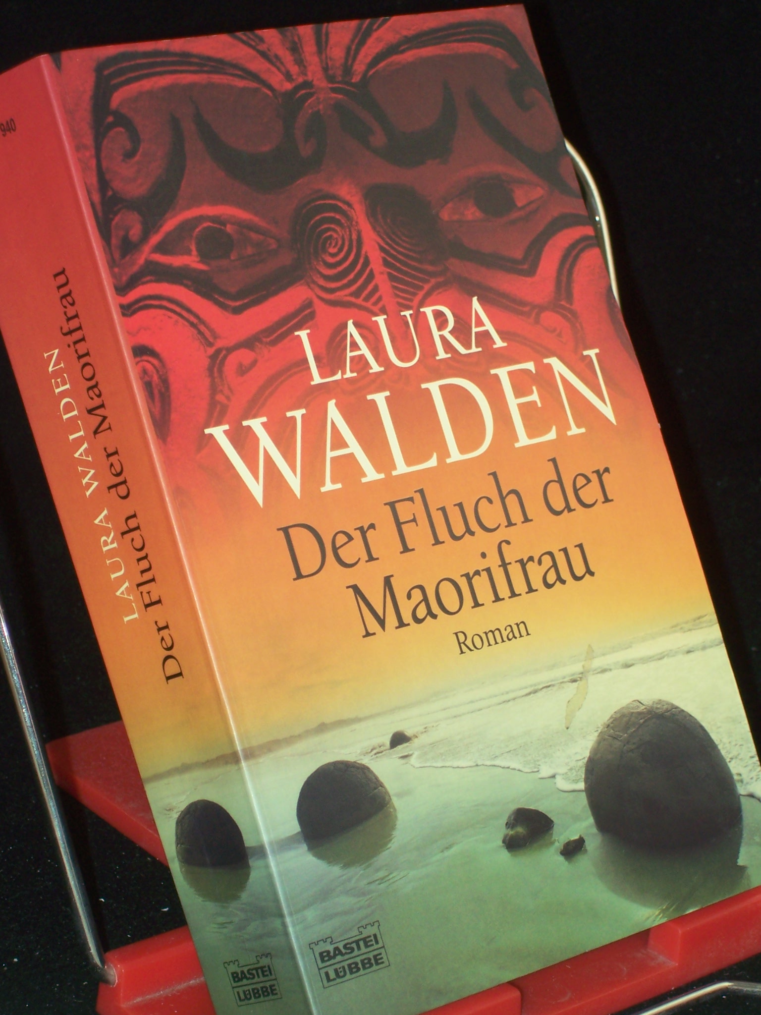 Artikelbild 1 des Artikels “Der Fluch der Maorifrau : Roman / Laura Walden “