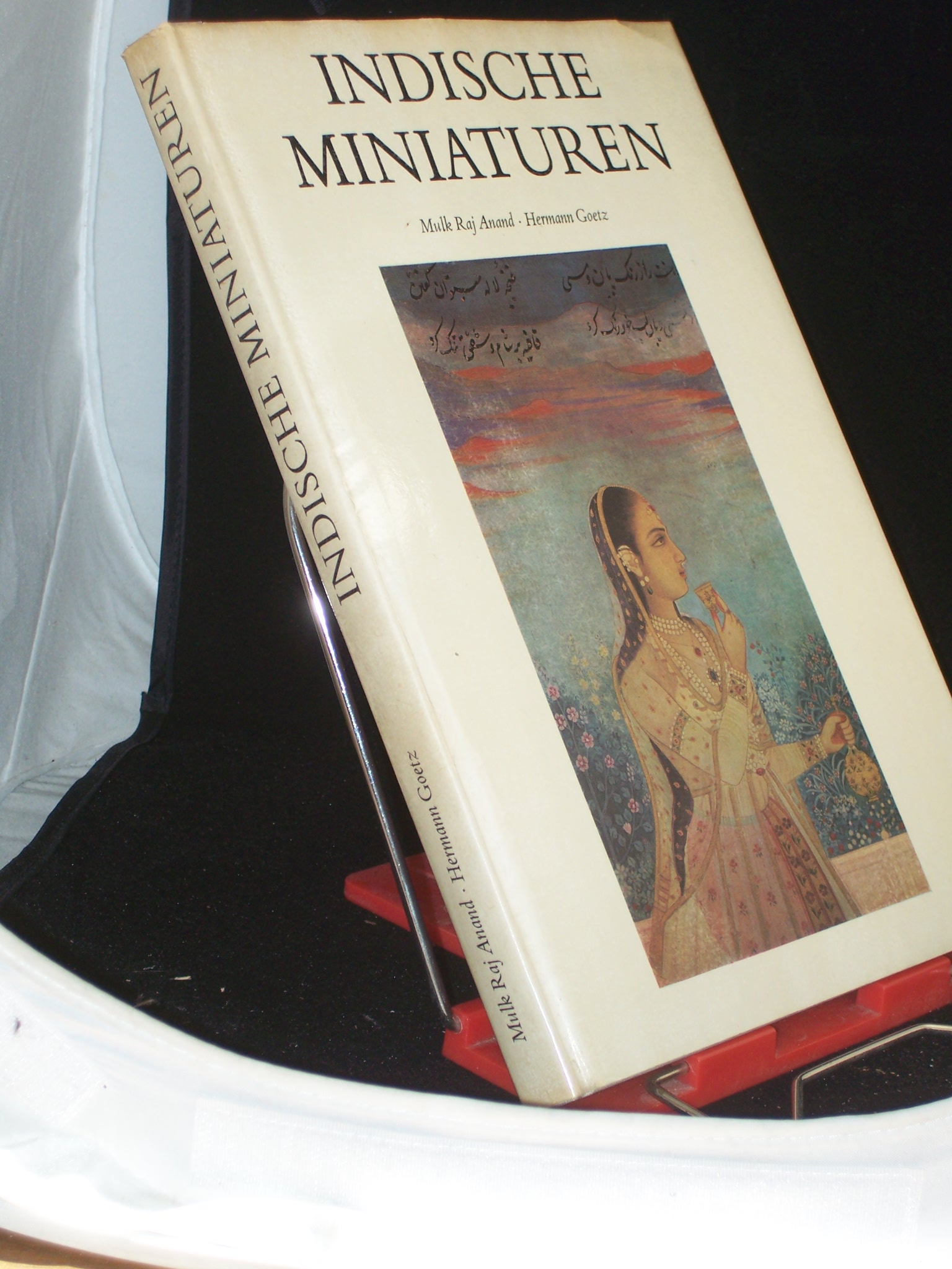Artikelbild 1 des Artikels “Indische Miniaturen / Von Mulk Raj Anand ; Hermann Goetz. Aus d. Engl.
von Josef Zimmering. Durchges. von Hermann Goetz. Aufn.: Ulrich Frewel “