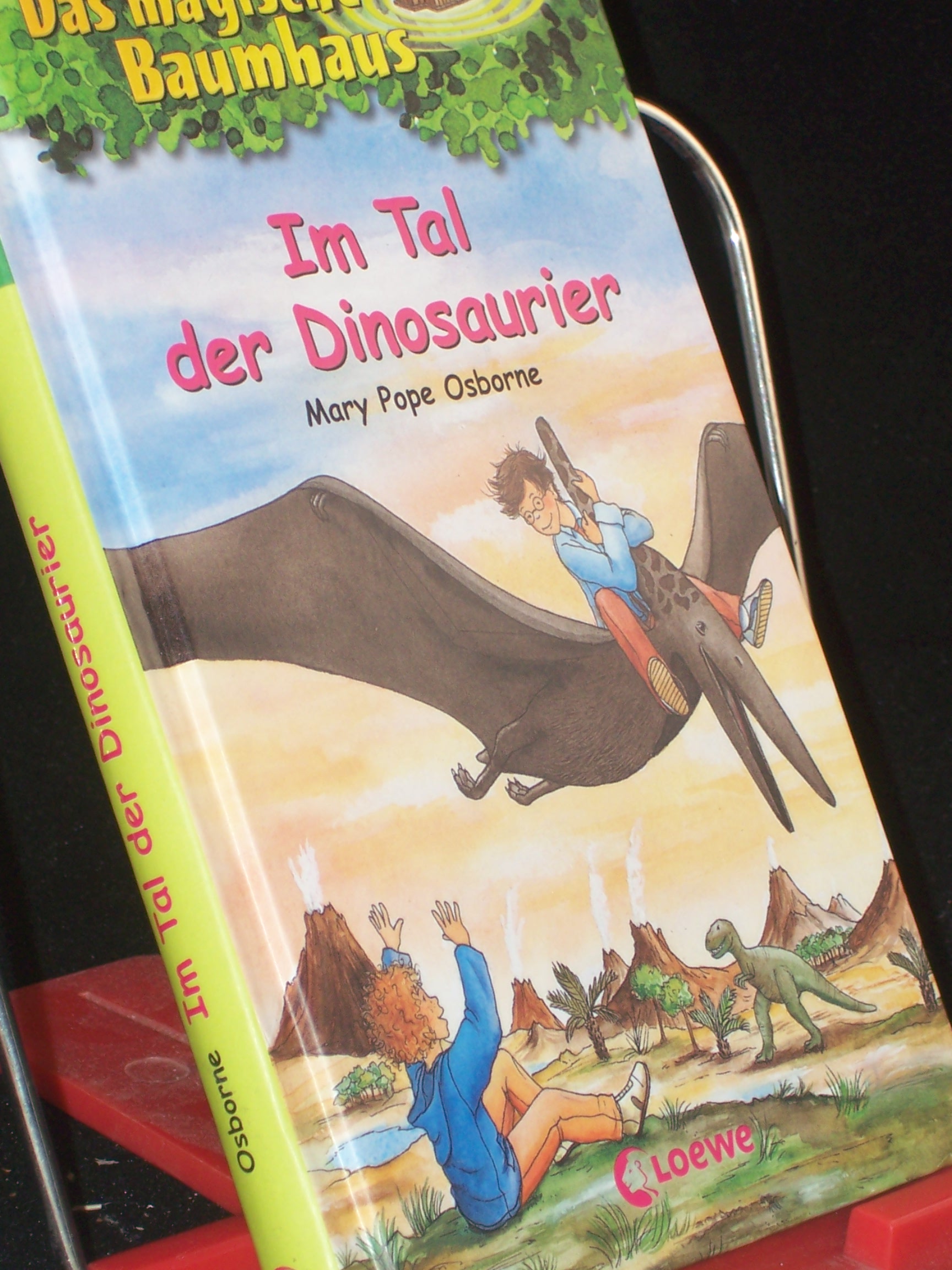 Artikelbild 1 des Artikels “Das magische Baumhaus. Im Tal der Dinosaurier / aus dem Amerikan.
übers. von Sabine Rahn “