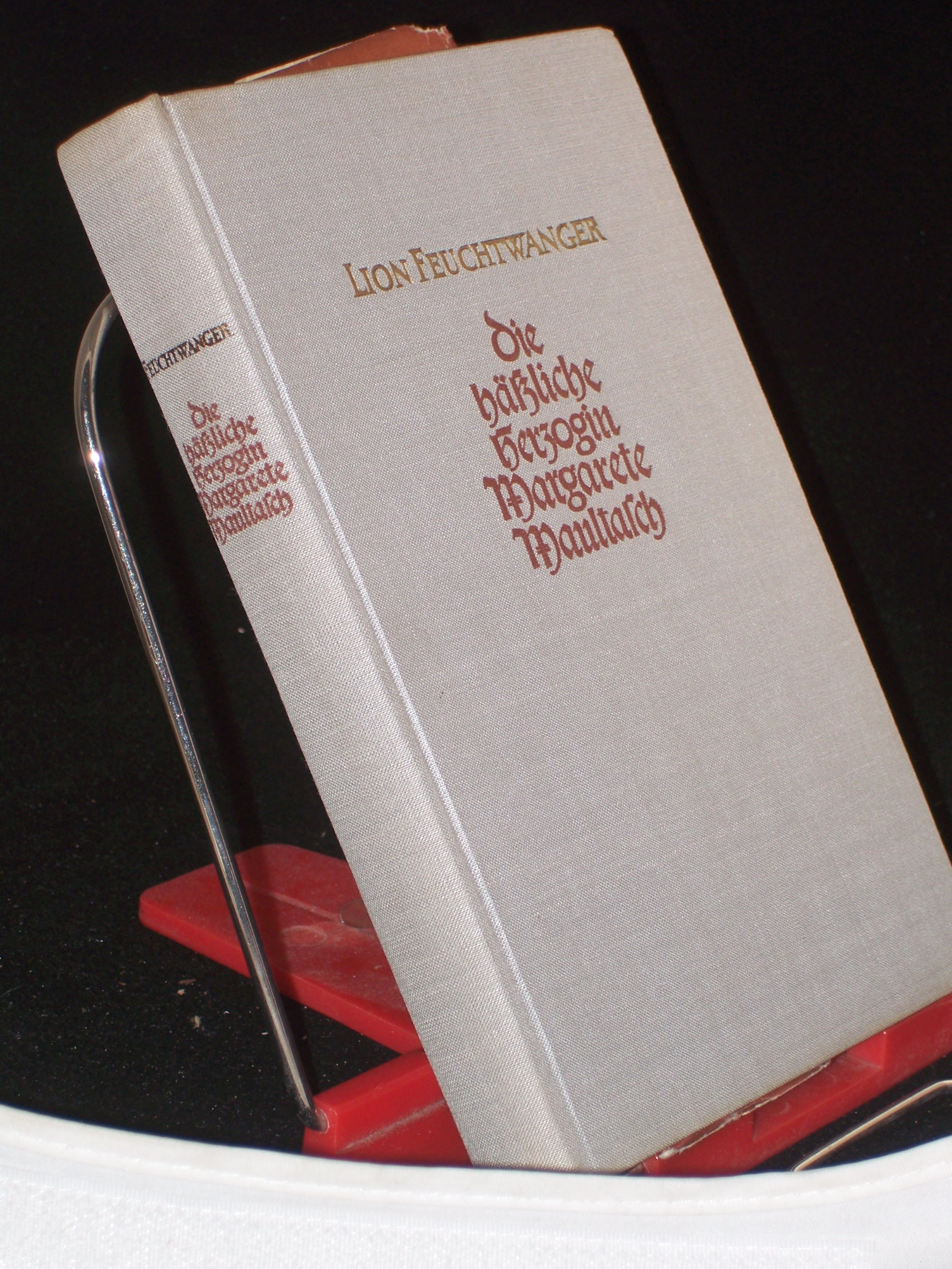 Artikelbild 1 des Artikels “Die hässliche Herzogin Margarete Maultasch : Roman / Lion
Feuchtwanger “