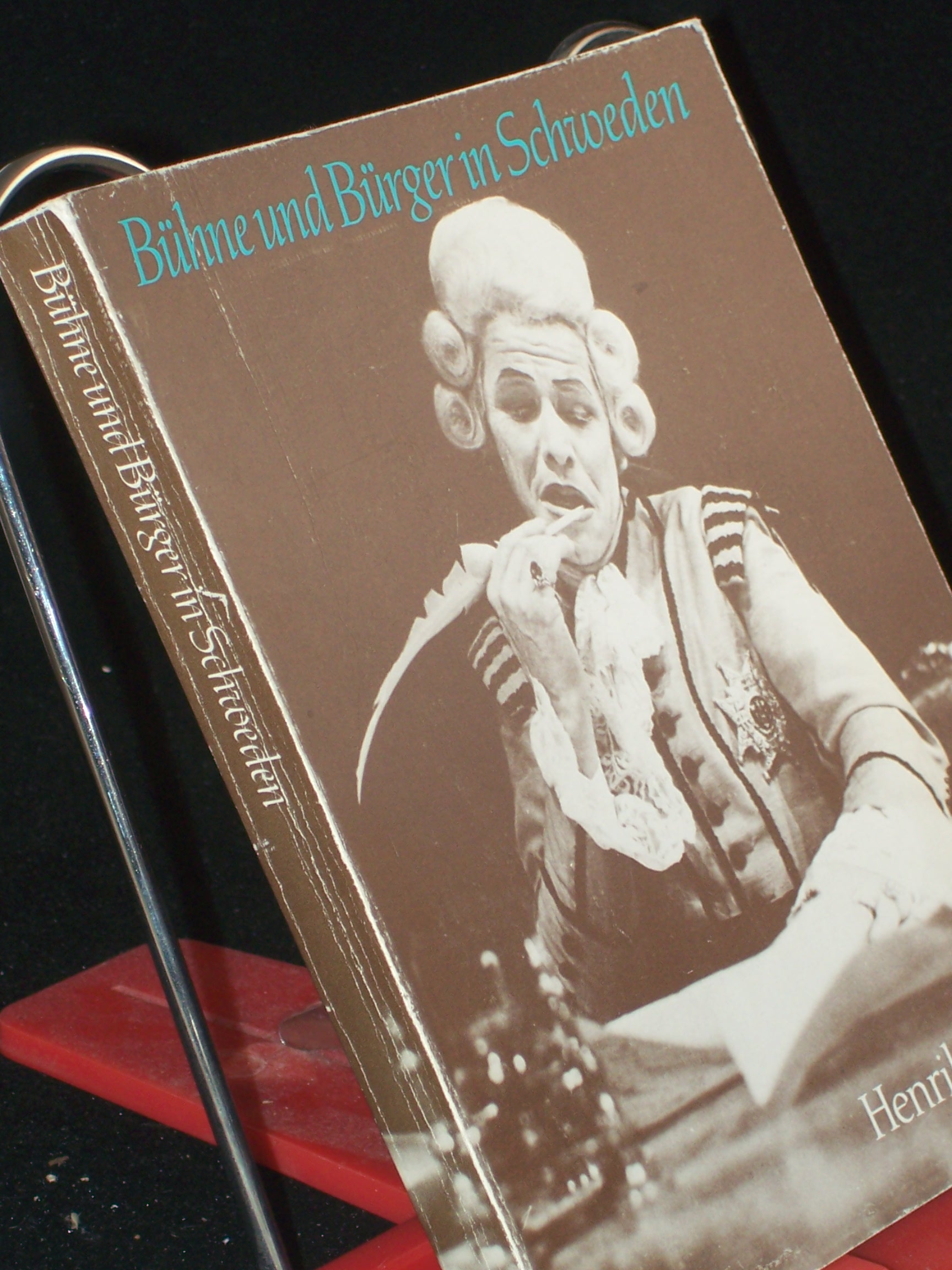 Artikelbild 1 des Artikels “Bühne und Bürger in Schweden : Aspekte d. schwed. Theaters seit 1945 / von Henrik Sjögren. Schwed. Inst. Übers.: Astrid Walter “