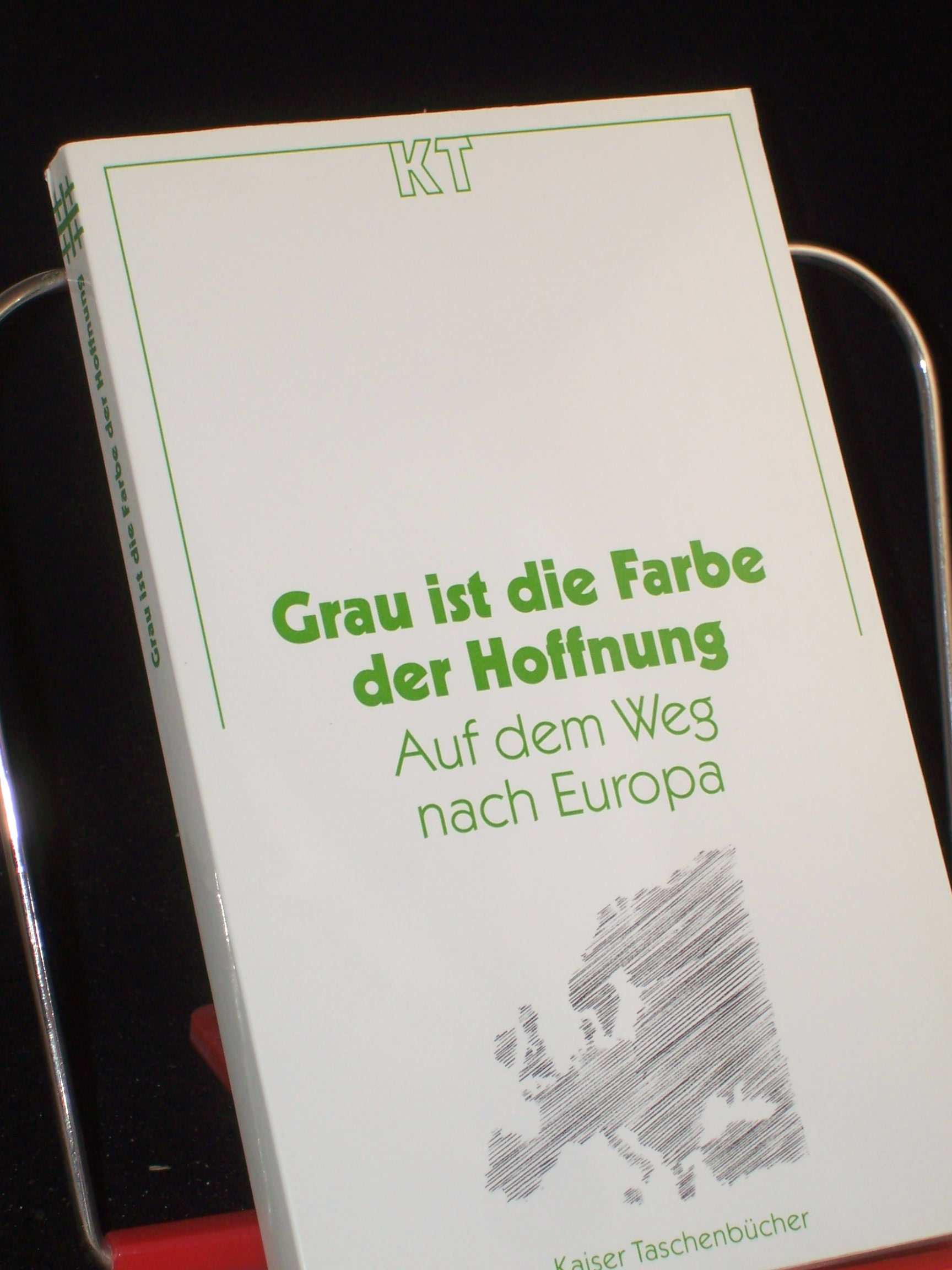 Artikelbild 1 des Artikels “Grau ist die Farbe der Hoffnung : auf dem Weg nach Europa / hrsg. im Auftr. des Deutschen Evangelischen Kirchentages von Carola Wolf “