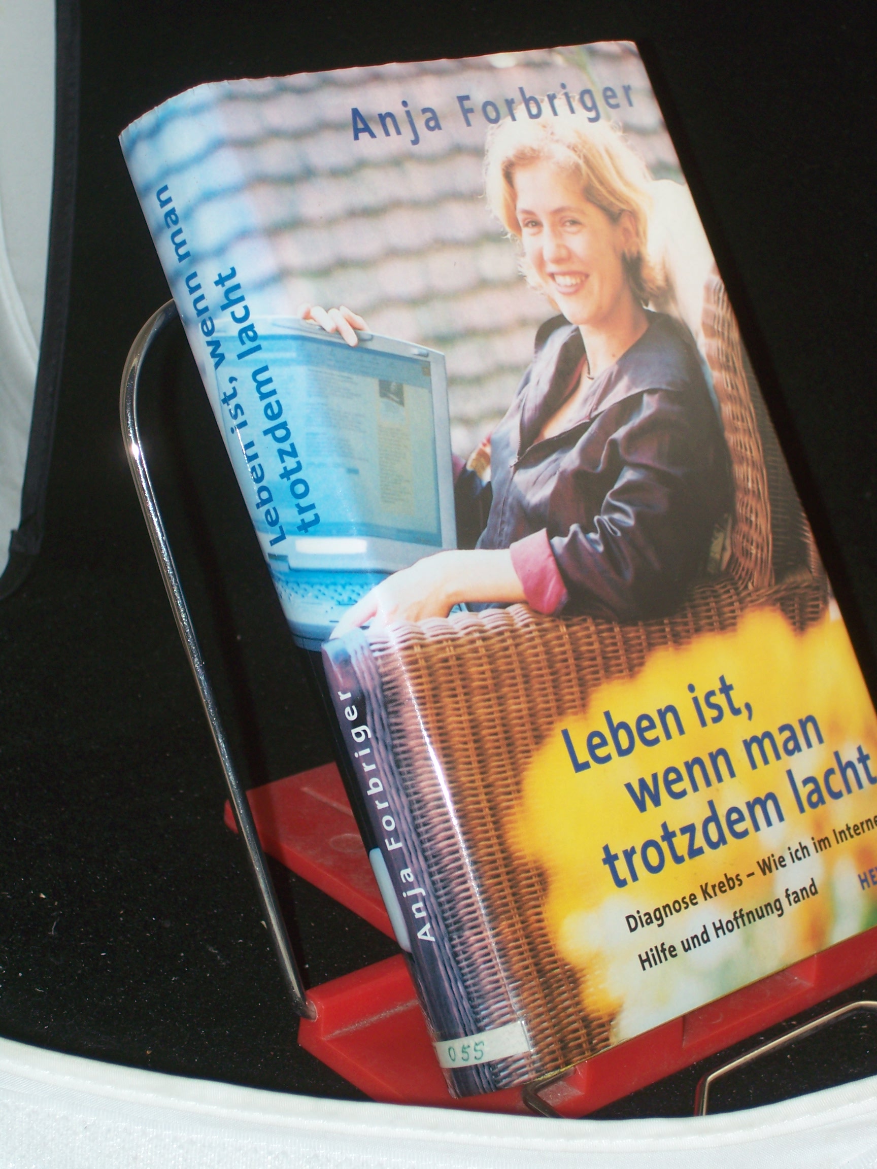 Artikelbild 1 des Artikels “Leben ist, wenn man trotzdem lacht : Diagnose Krebs - wie ich im
Internet Hilfe und Hoffnung fand / Anja Forbriger “