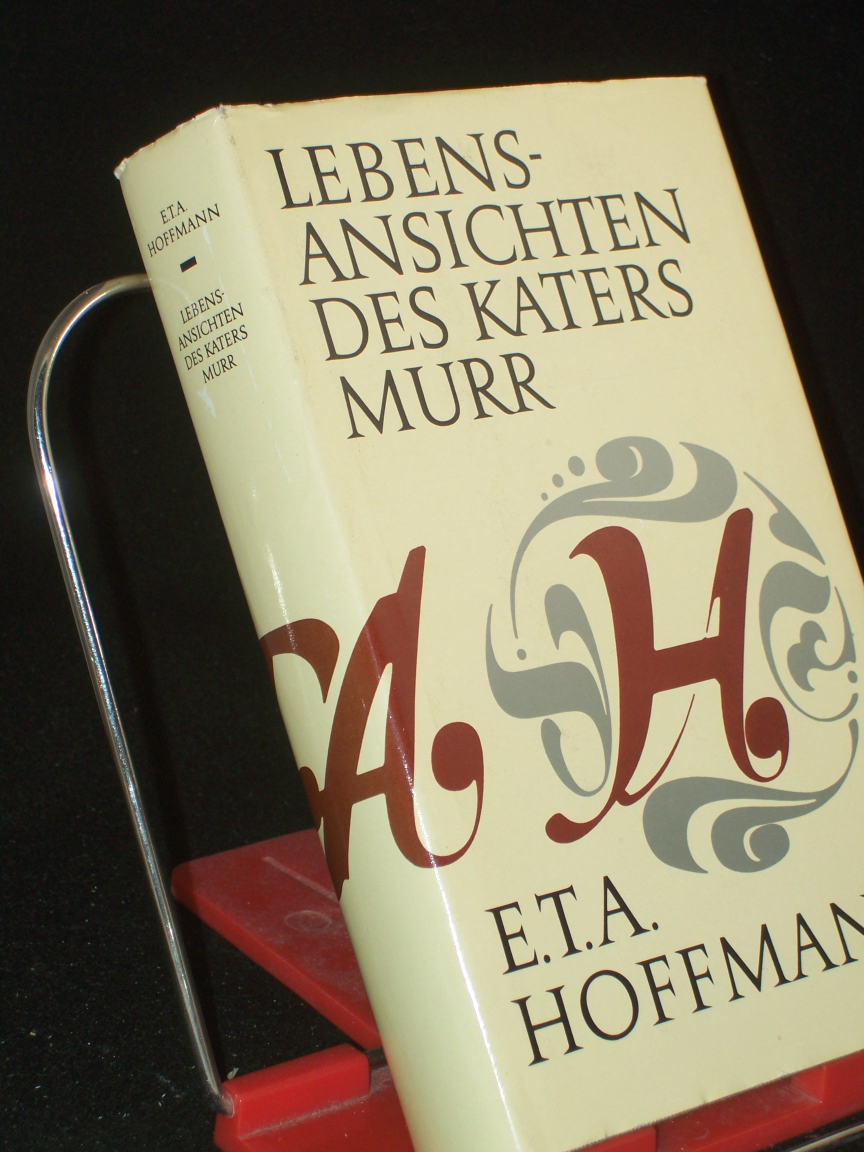 Artikelbild 1 des Artikels “Lebensansichten des Katers Murr : nebst fragmentar. Biographie d.
Kapellmeisters Johannes Kreisler in zufälligen Makulaturblättern /
E. T. A. Hoffmann. Textrev. u. Anm. von Hans-Joachim Kruse “