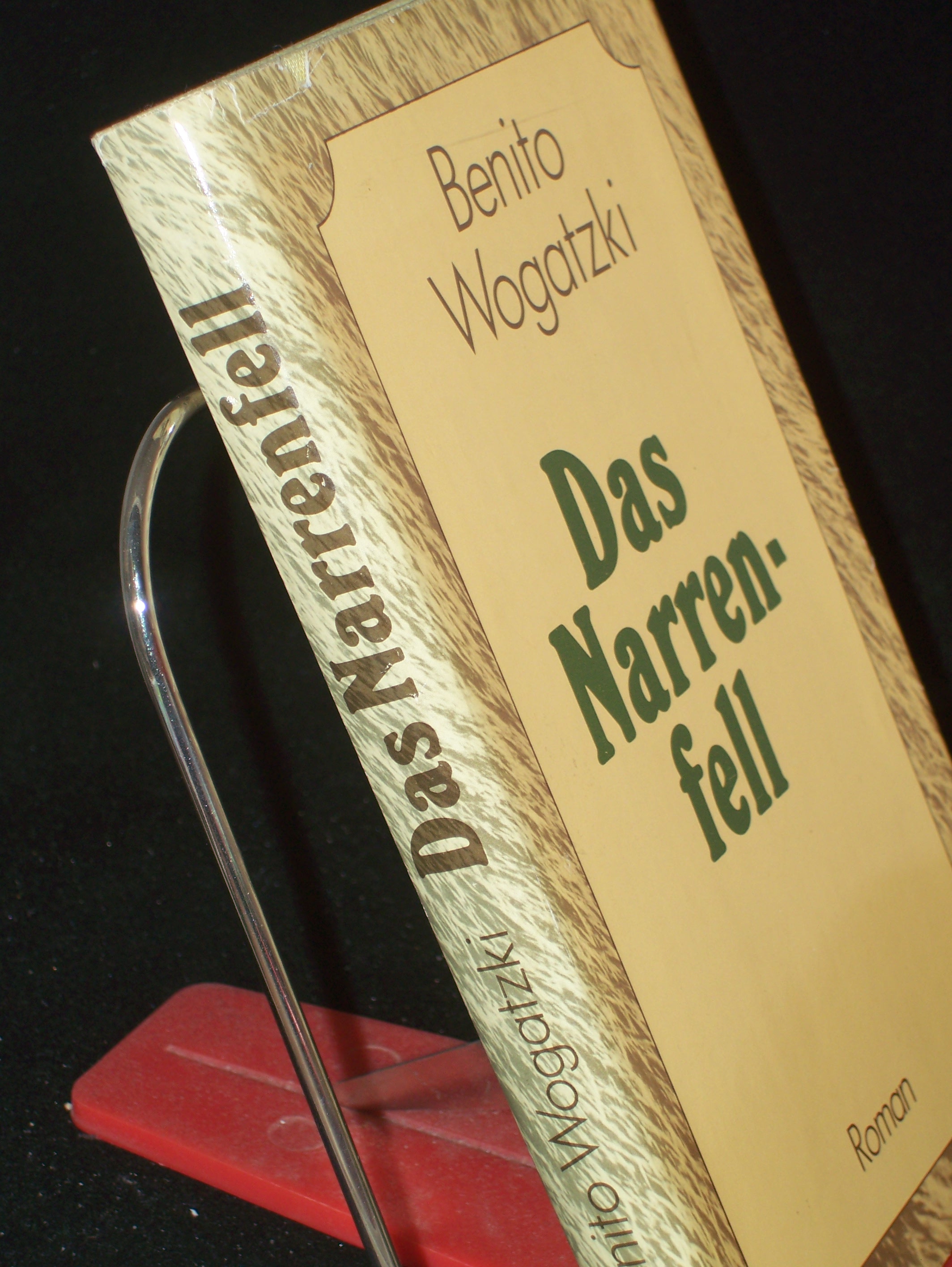 Artikelbild 1 des Artikels “Das Narrenfell : Roman / Benito Wogatzki “
