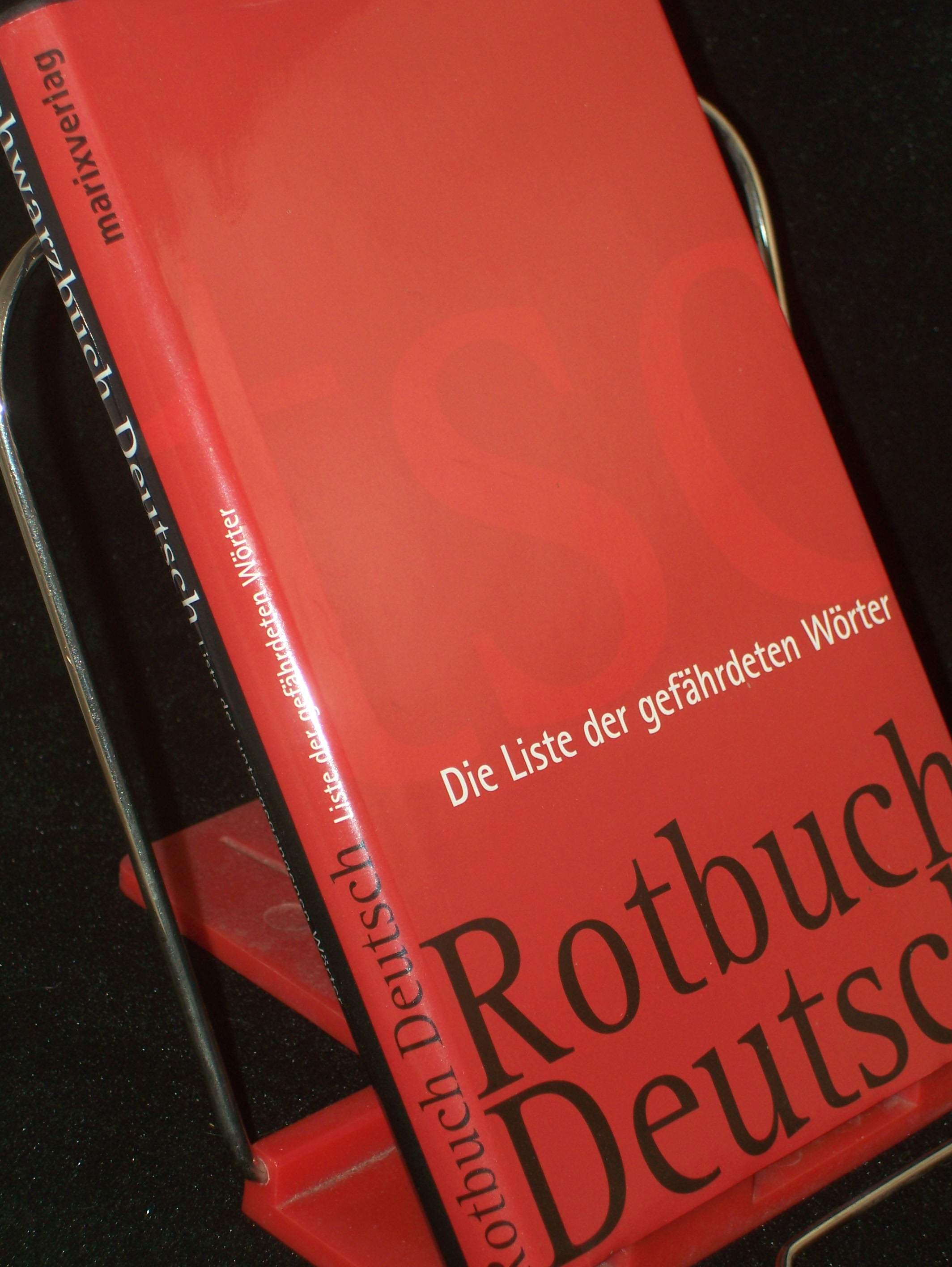 Artikelbild 1 des Artikels “Rotbuch Deutsch : die Liste der gefährdeten Wörter Schwarzbuch
Deutsch : die Liste der untergegangenen Wörterhrsg. von Johannes
Thiele “