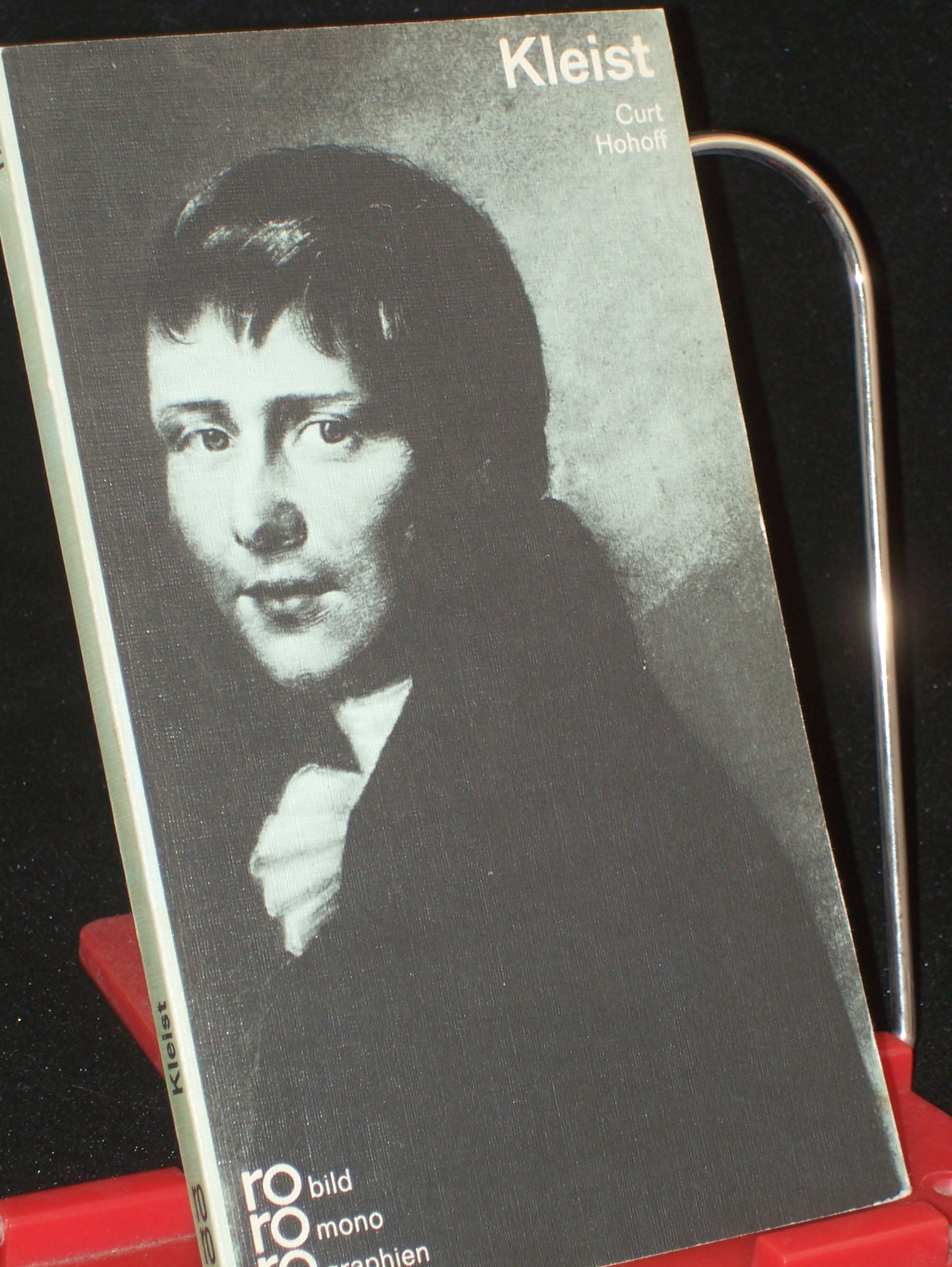 Artikelbild 1 des Artikels “Heinrich von Kleist in Selbstzeugnissen und Bilddokumenten /
dargestellt von Curt Hohoff. Den dokumentar. u. bibliograph. Anh.
bearb. Paul Raabe. Die Bibliographie wurde neu bearb. von Elisabeth
Raabe “