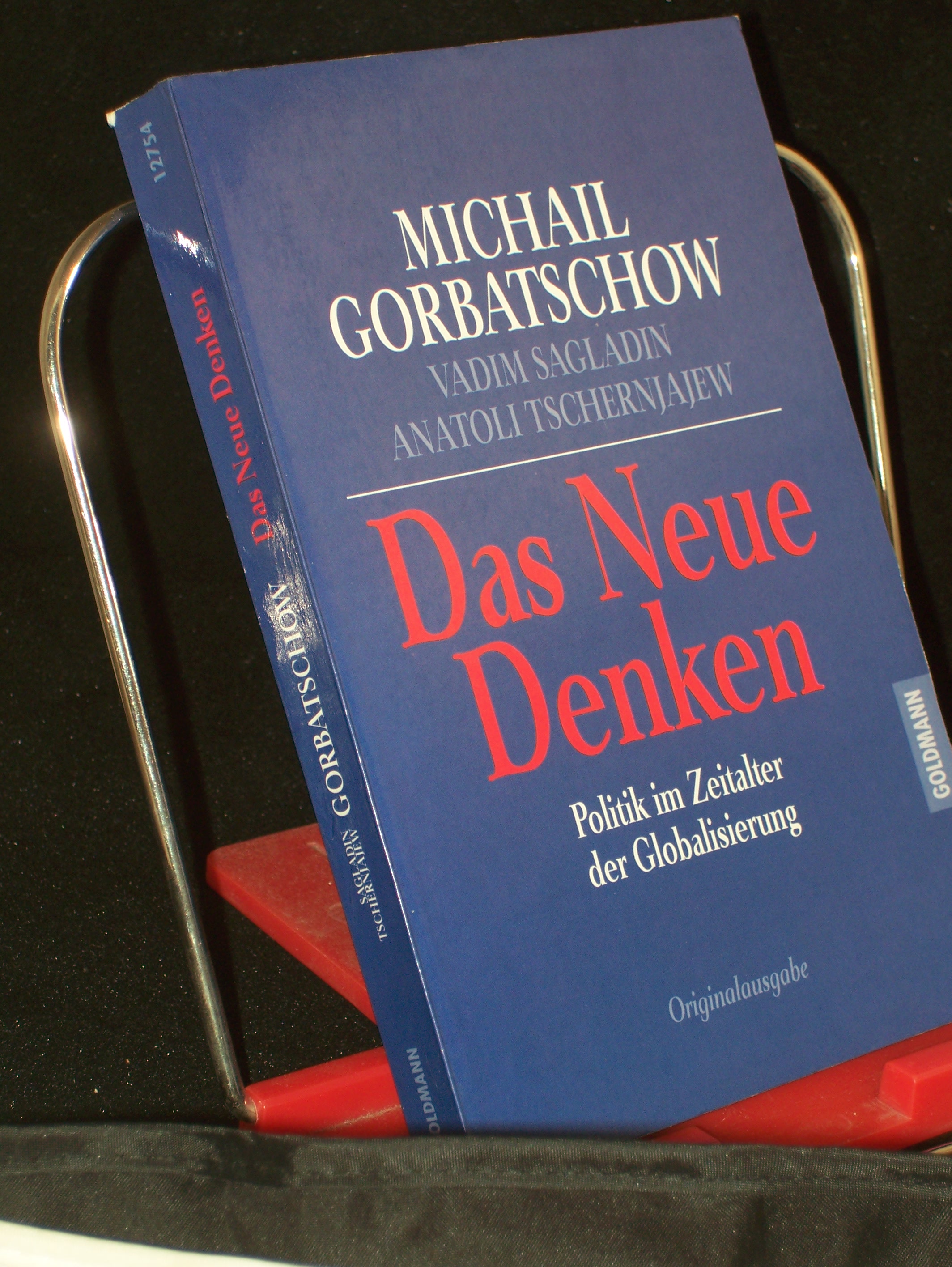 Artikelbild 1 des Artikels “Das neue Denken : Politik im Zeitalter der Globalisierung / Michail Gorbatschow ; Vadim Sagladin ; Anatoli Tschernjajew. Aus dem Russ. übers. von Helmut Ettinger “