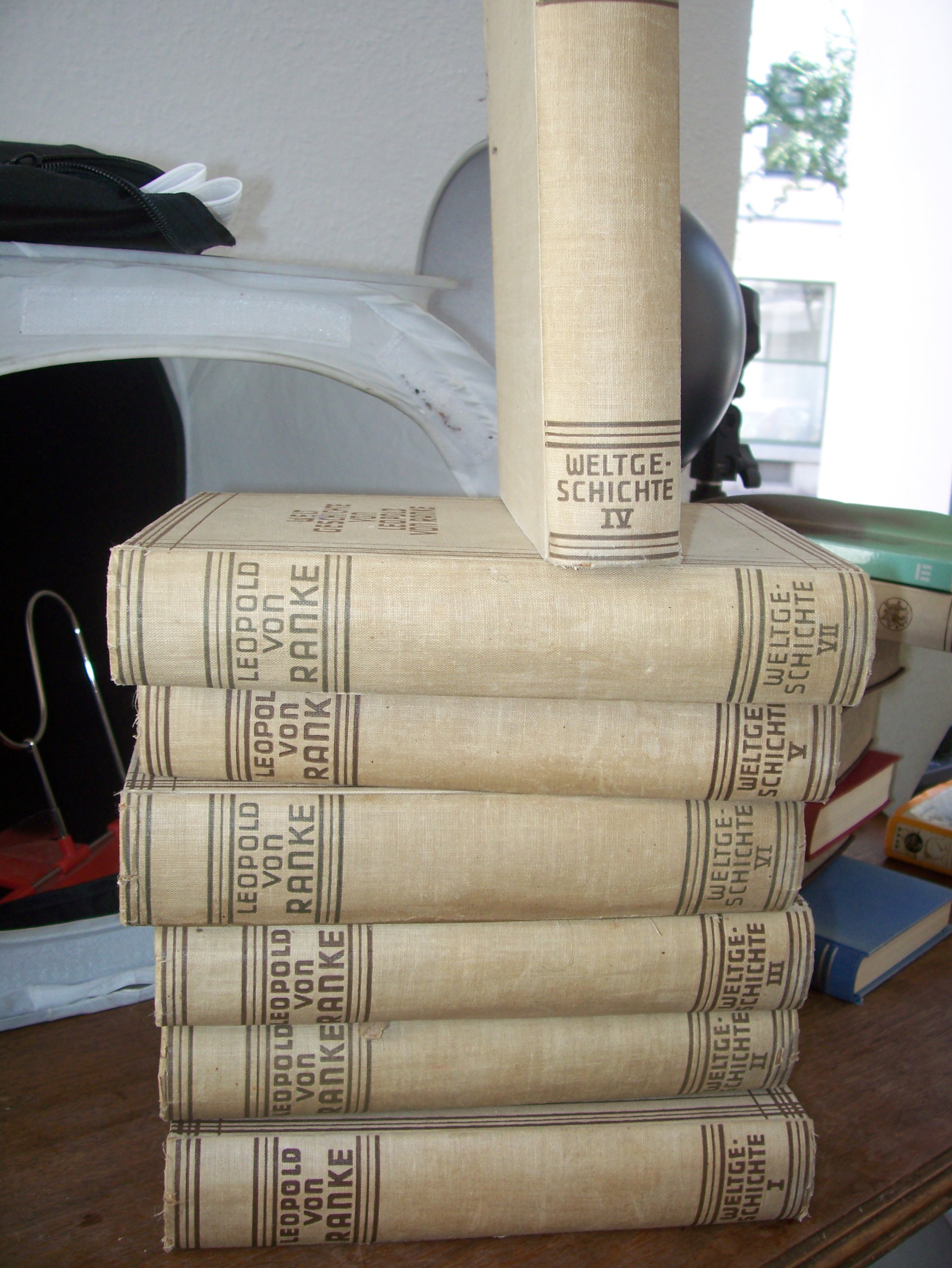 Artikelbild 1 des Artikels “14 Bände in 7 Büchern Weltgeschichte, Herausgegeben und mit einer
Einleitung versehen von Horst Michael. “