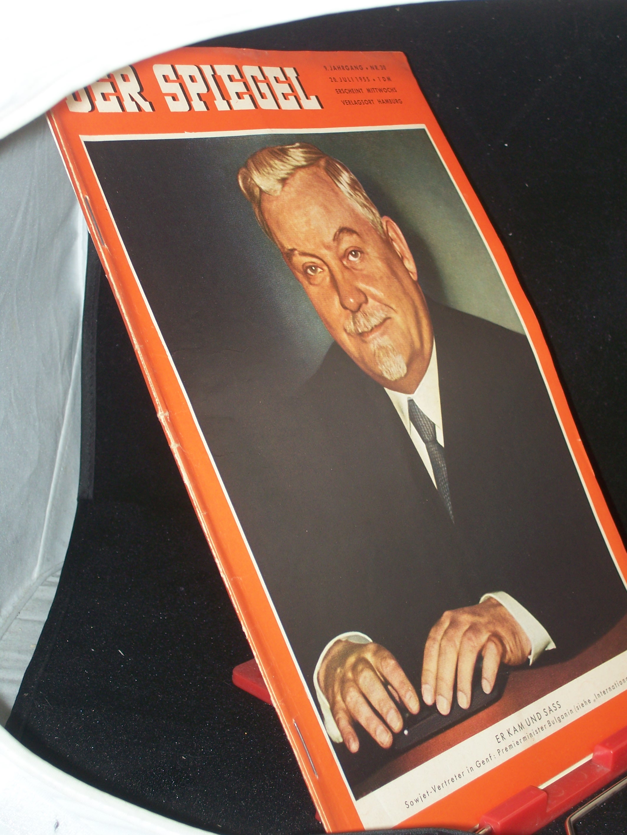 Artikelbild 1 des Artikels “30/1955, ER KAM UND SASS; SOWJET VERTRETER IN GENF; PREMIERMINISTER BULGANIN “