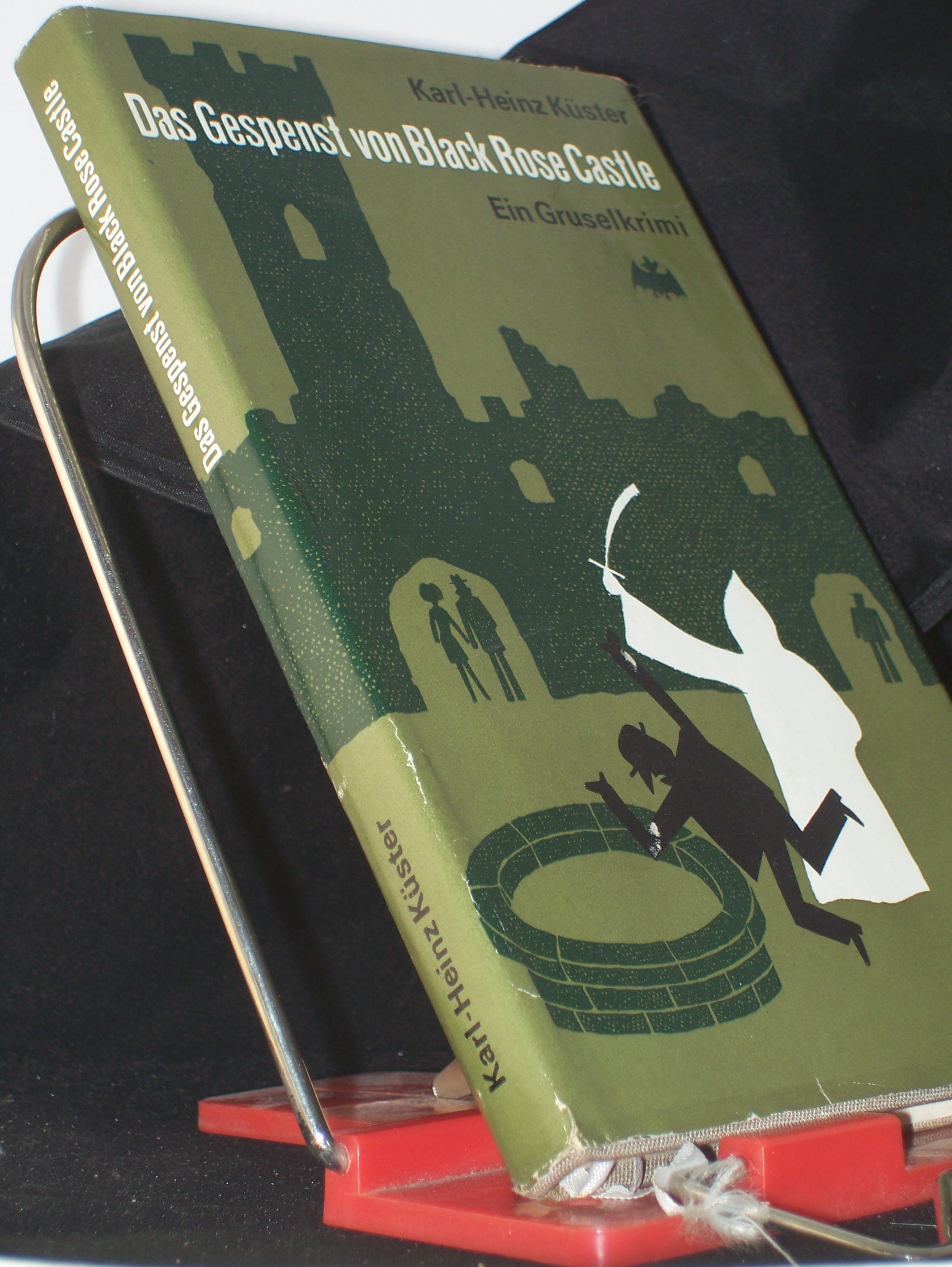 Artikelbild 1 des Artikels “Das Gespenst von Black Rose Castle : ein Gruselkrimi / Karl-Heinz
Küster. [Mit Ill. von Dietrich Bauer] “