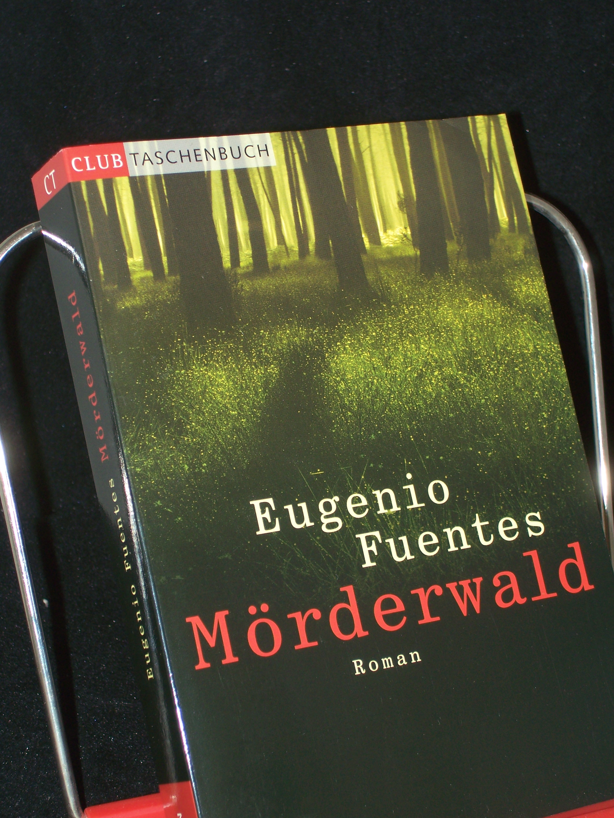 Artikelbild 1 des Artikels “Mörderwald : Kriminalroman / Eugenio Fuentes. Aus dem Span. von
Svenja Becker “