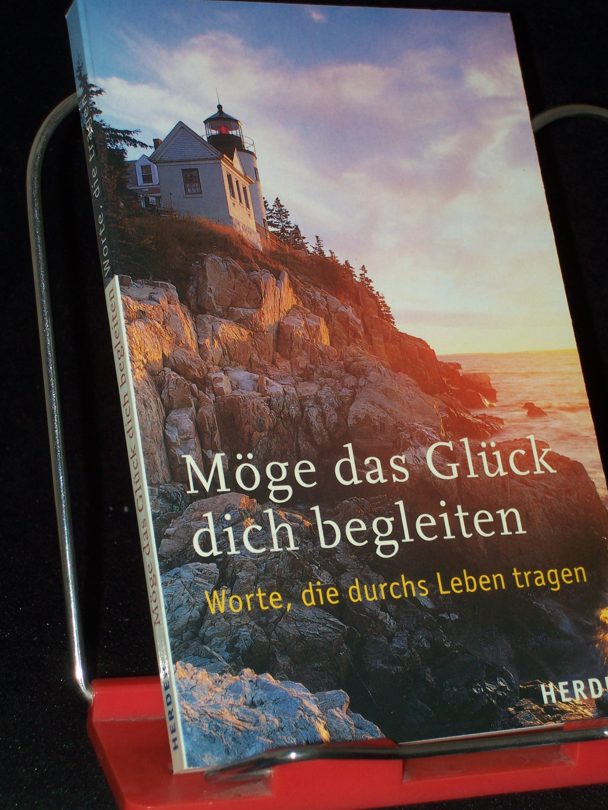 Artikelbild 1 des Artikels “Möge das Glück dich begleiten : Worte, die durchs Leben tragen /
[hrsg. von Sylvia Müller und Ulrich Sander. Beitr. Adalbert L.
Balling...] “