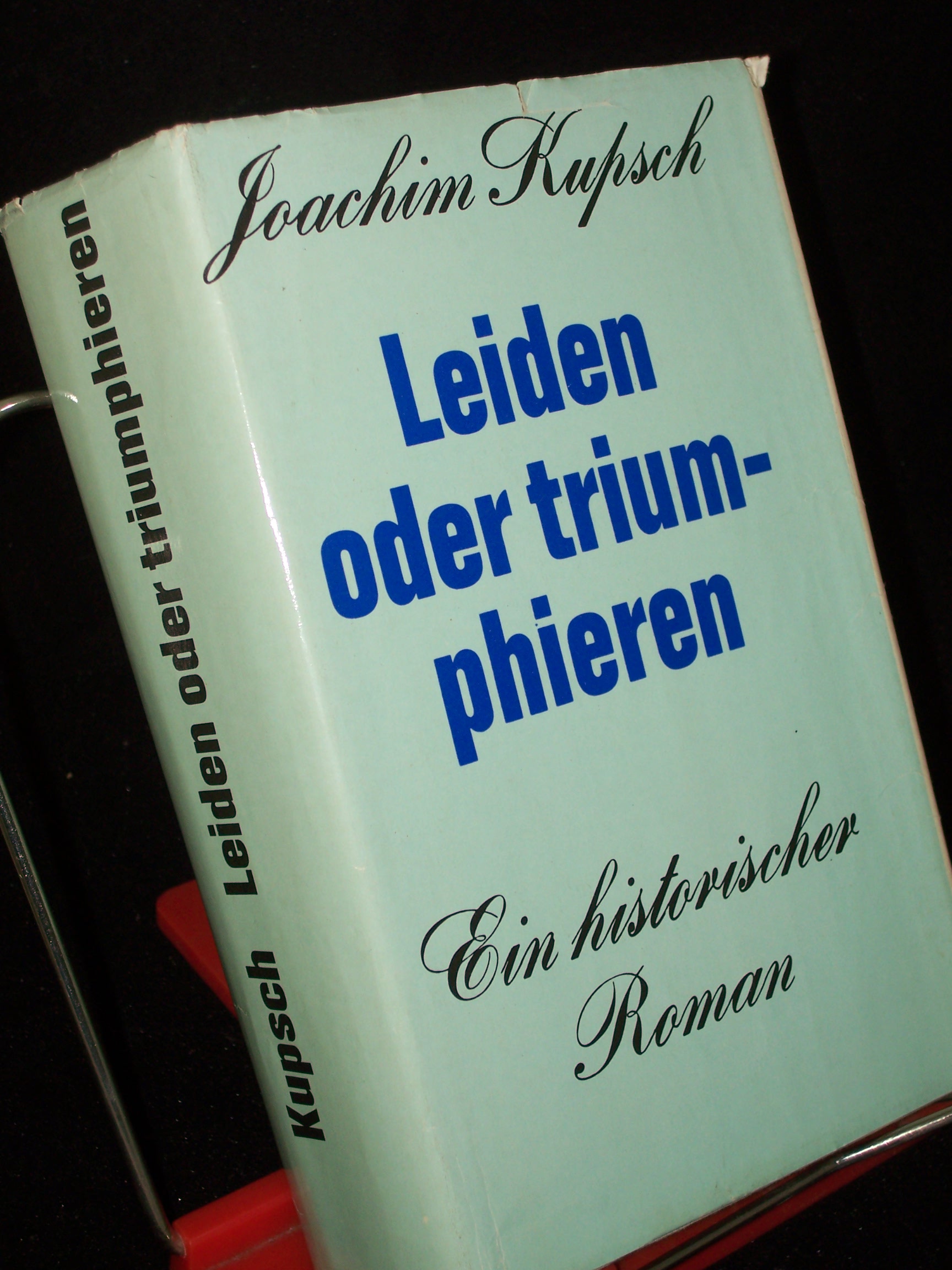 Artikelbild 1 des Artikels “Leiden oder triumphieren : Roman e. Gesellschaft / Joachim Kupsch “