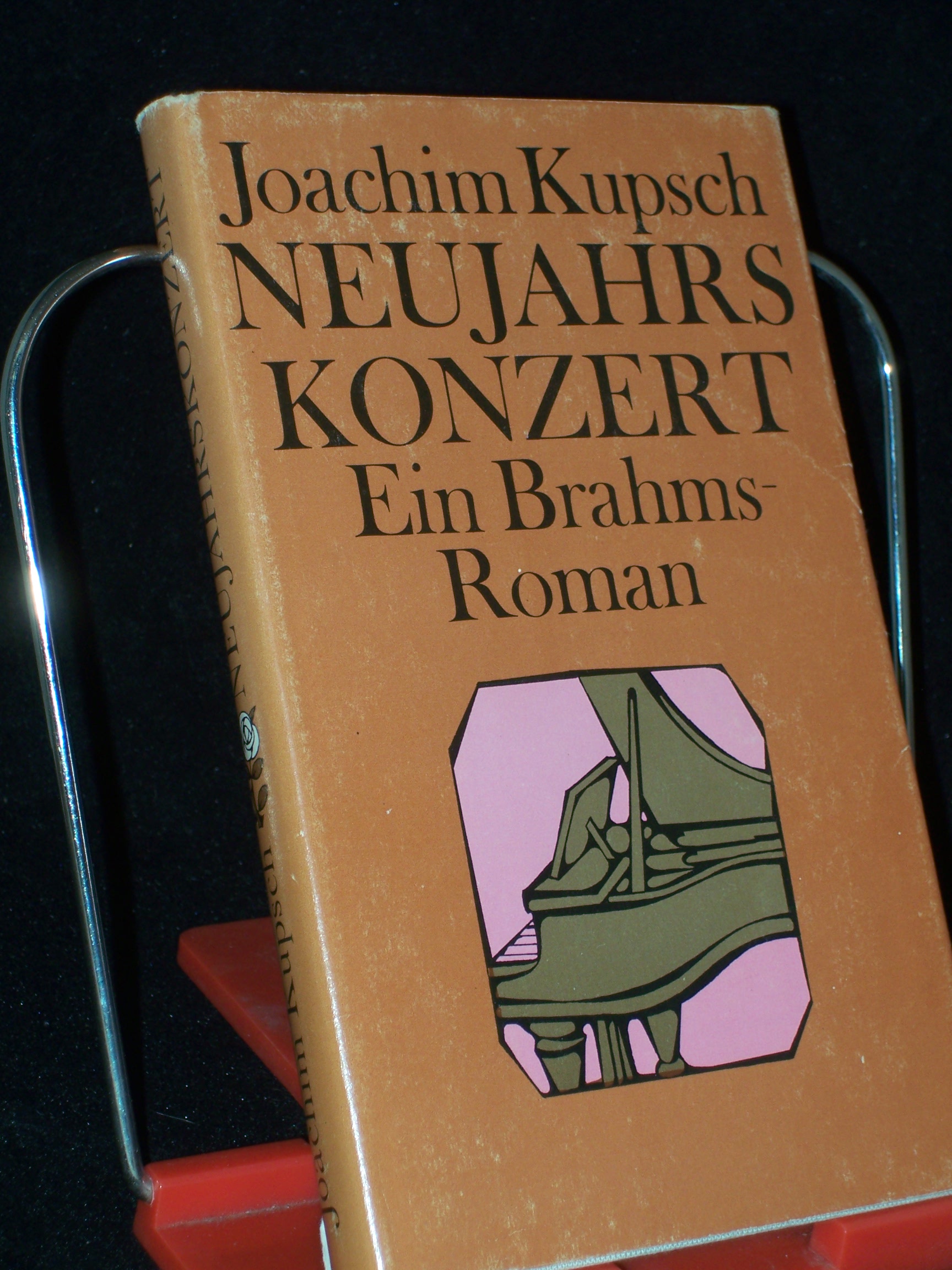 Artikelbild 1 des Artikels “Neujahrskonzert : e. Brahms-Roman / Joachim Kupsch “