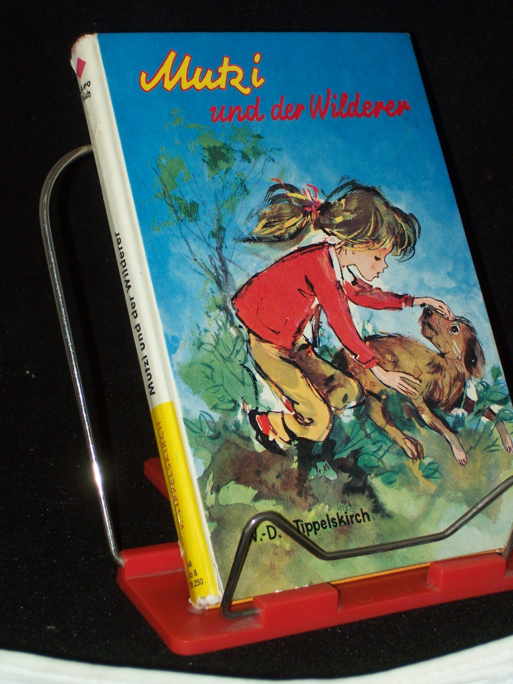 Artikelbild 1 des Artikels “Mutzi und der Wilderer : Erlebnisreiche Tage im Forst / Wolf-Dieter v.
Tippelskirch. [Textzeichn.: A. M. Kolnberger] “