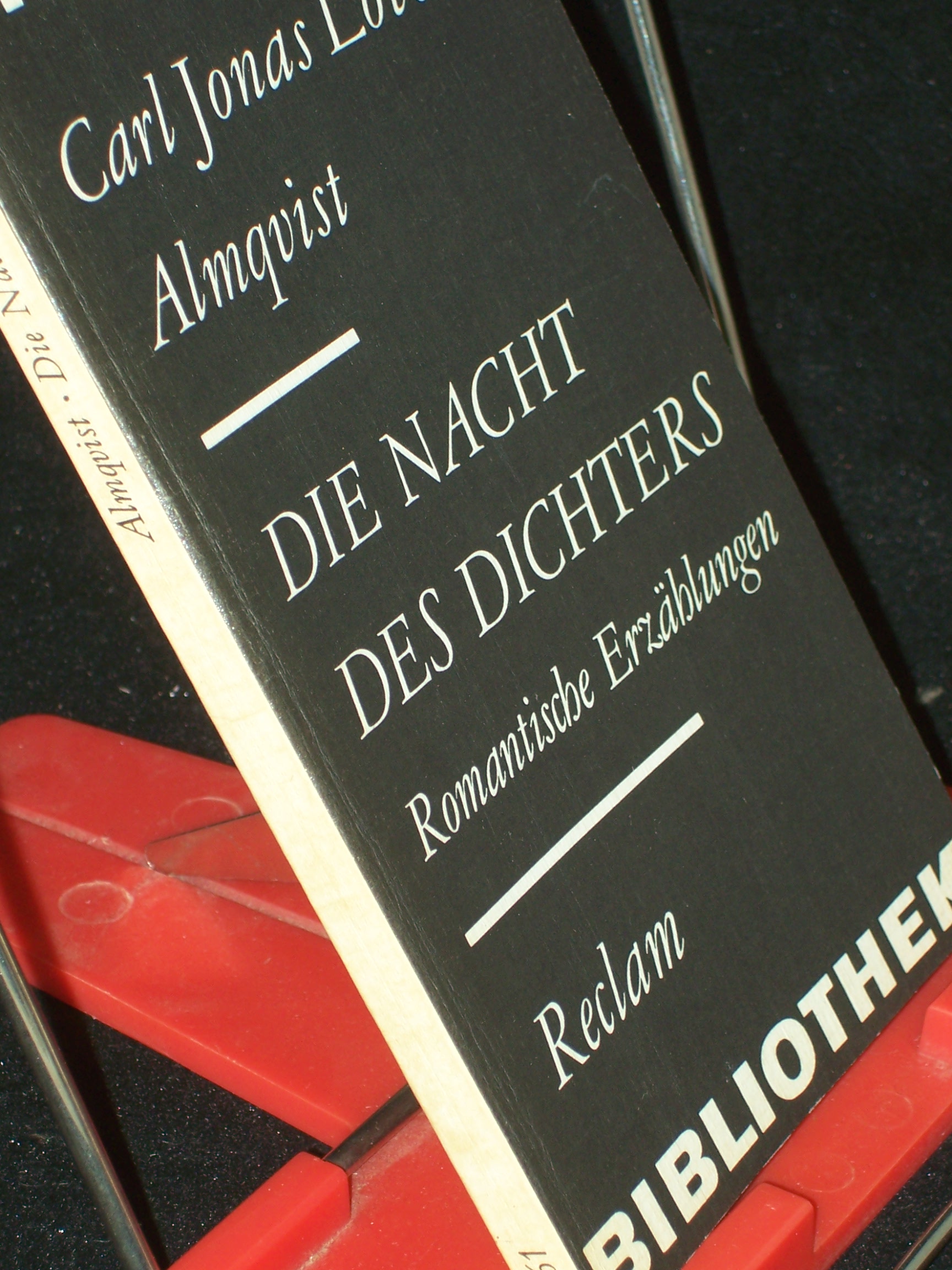 Artikelbild 1 des Artikels “Die Nacht des Dichters : romantische Erzählungen ; [aus dem
Schwedischen] / Carl Jonas Love Almqvist. [Übers. von A. Mens. Neu
durchges. u. hrsg. von Sieglinde Mierau] “