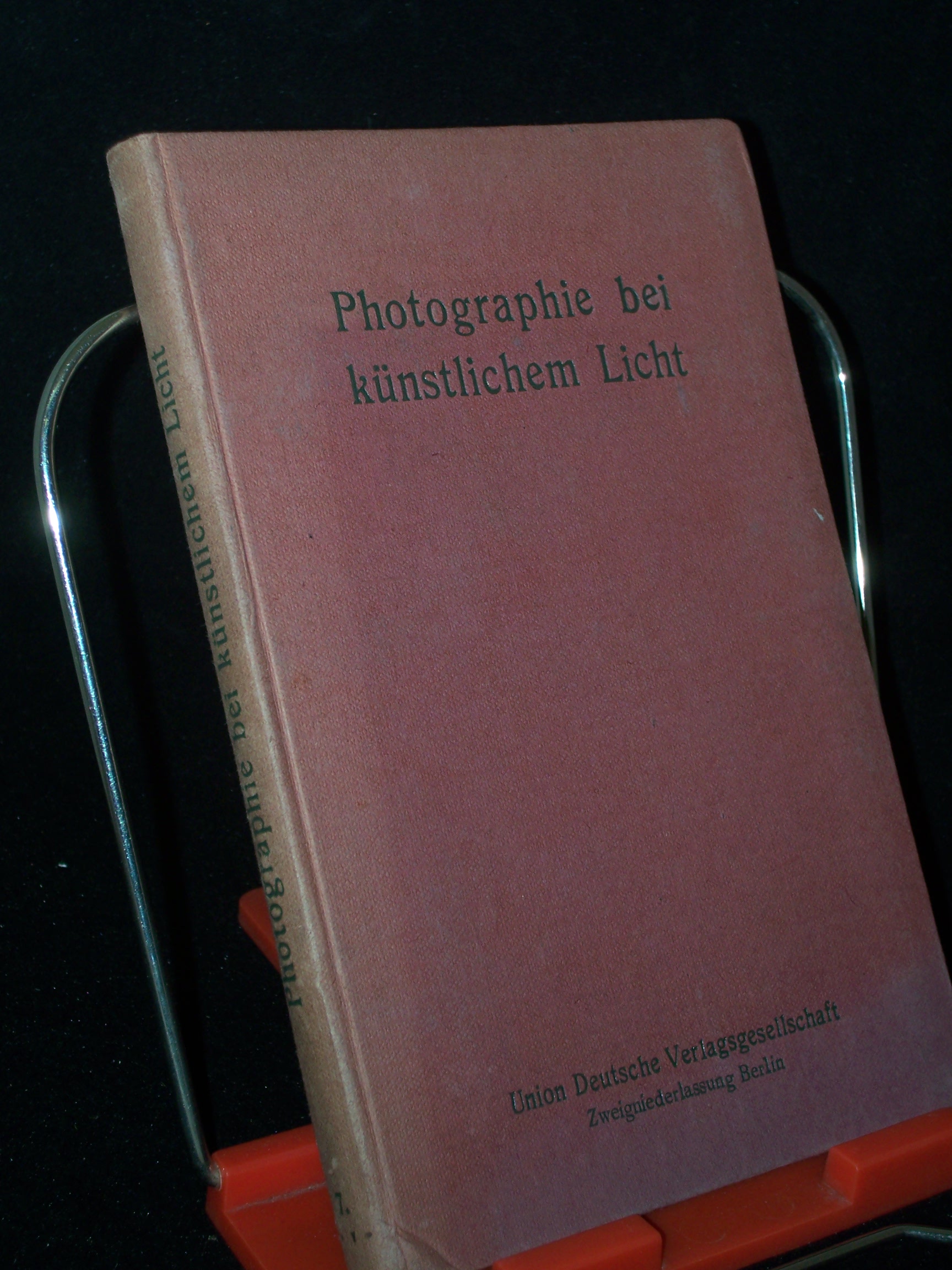 Artikelbild 1 des Artikels “Photographie bei künstlichem Licht : Anleitung zum Photographieren bei Magnesiumlicht sowie anderen künstlichen Lichtquellen / von E. Holm “
