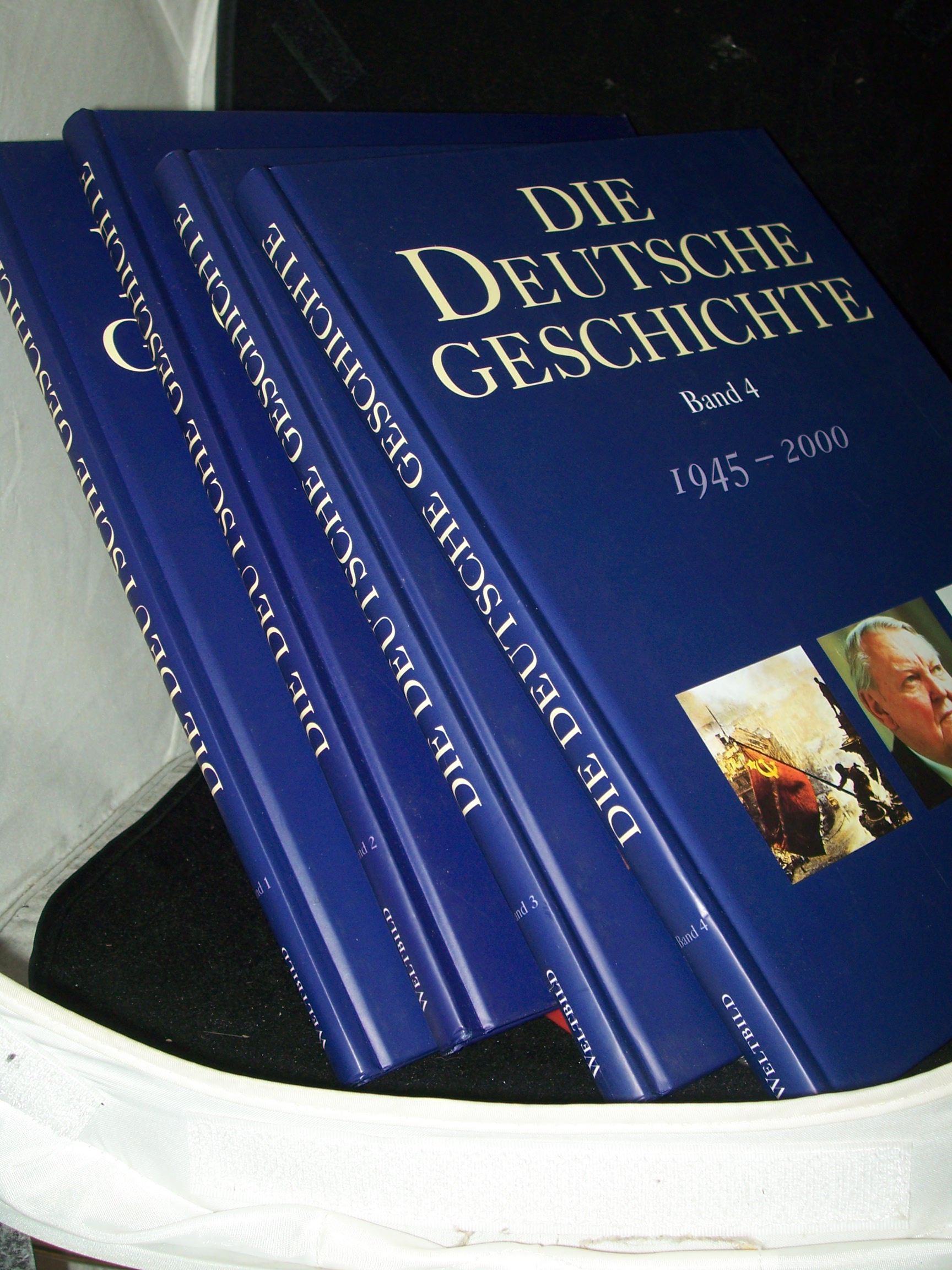 Artikelbild 1 des Artikels “Die deutsche Geschichte / [die Buchausg. basiert auf dem Begleitmaterial zu einer Fernsehreihe. Das offizielle Begleitmaterial wurde unter der Leitung von Rüdiger Proske zsgest. Mitarb.: Wilhelma von Albert...] “