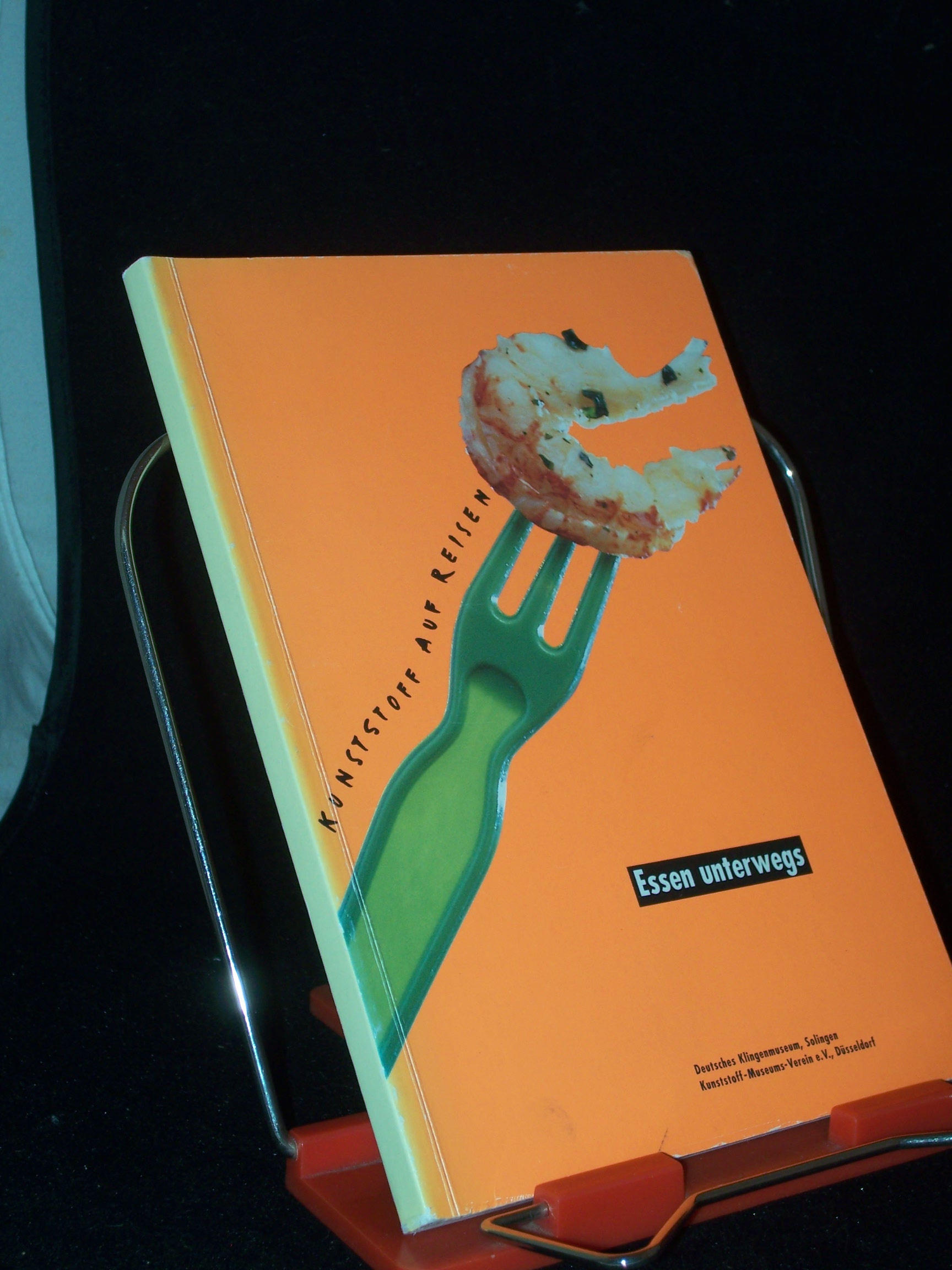 Artikelbild 1 des Artikels “Essen unterwegs : Kunststoff auf Reisen ; 1. Juni - 10. August 97, Deutsches Klingenmuseum Solingen-Gräfrath ; eine Ausstellung des Deutschen Klingenmuseums, Solingen und des Kunststoff-Museums-Vereins, Düsseldorf / [Idee und Konzeption: Ba “