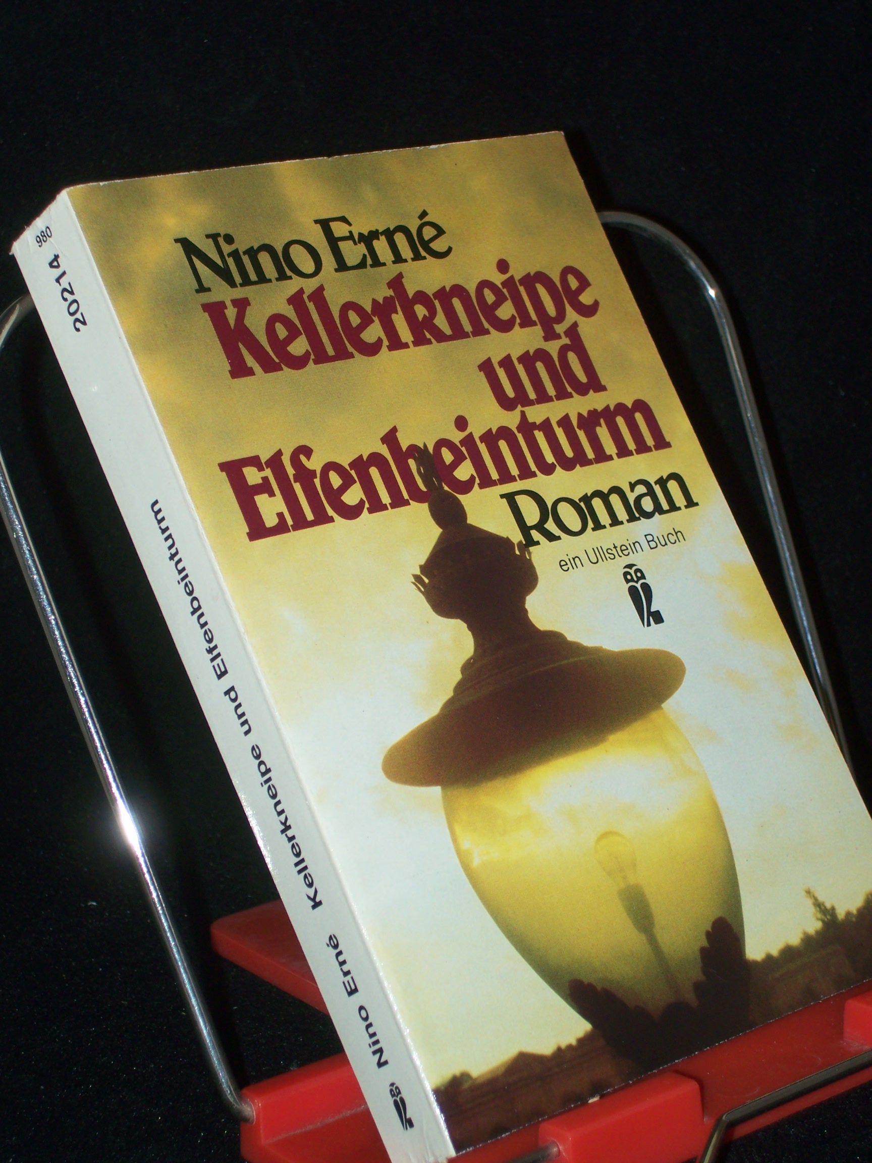 Artikelbild 1 des Artikels “Kellerkneipe und Elfenbeinturm : Roman / Nino Erne “