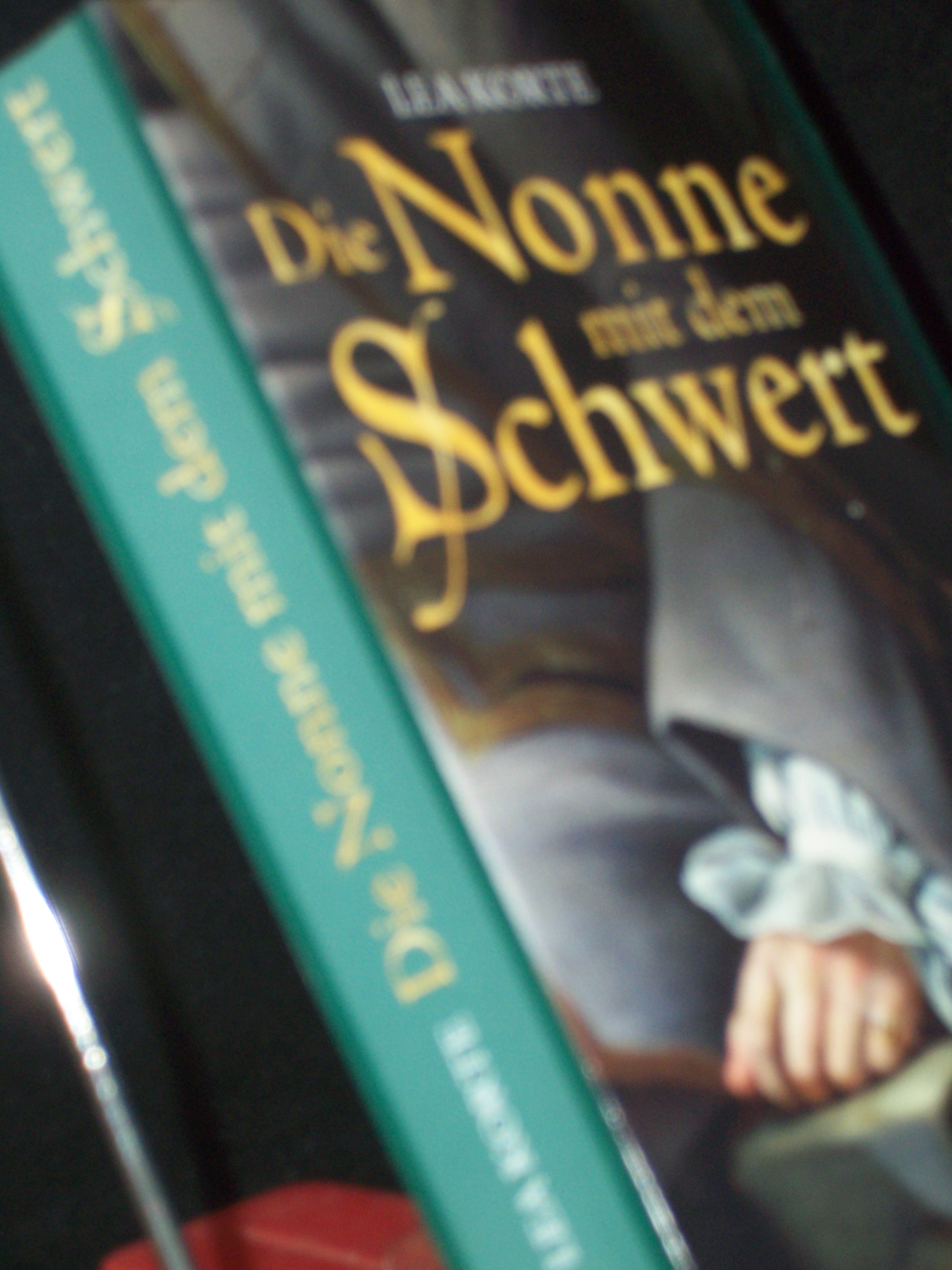 Artikelbild 1 des Artikels “Die Nonne mit dem Schwert : Roman / Lea Korte “