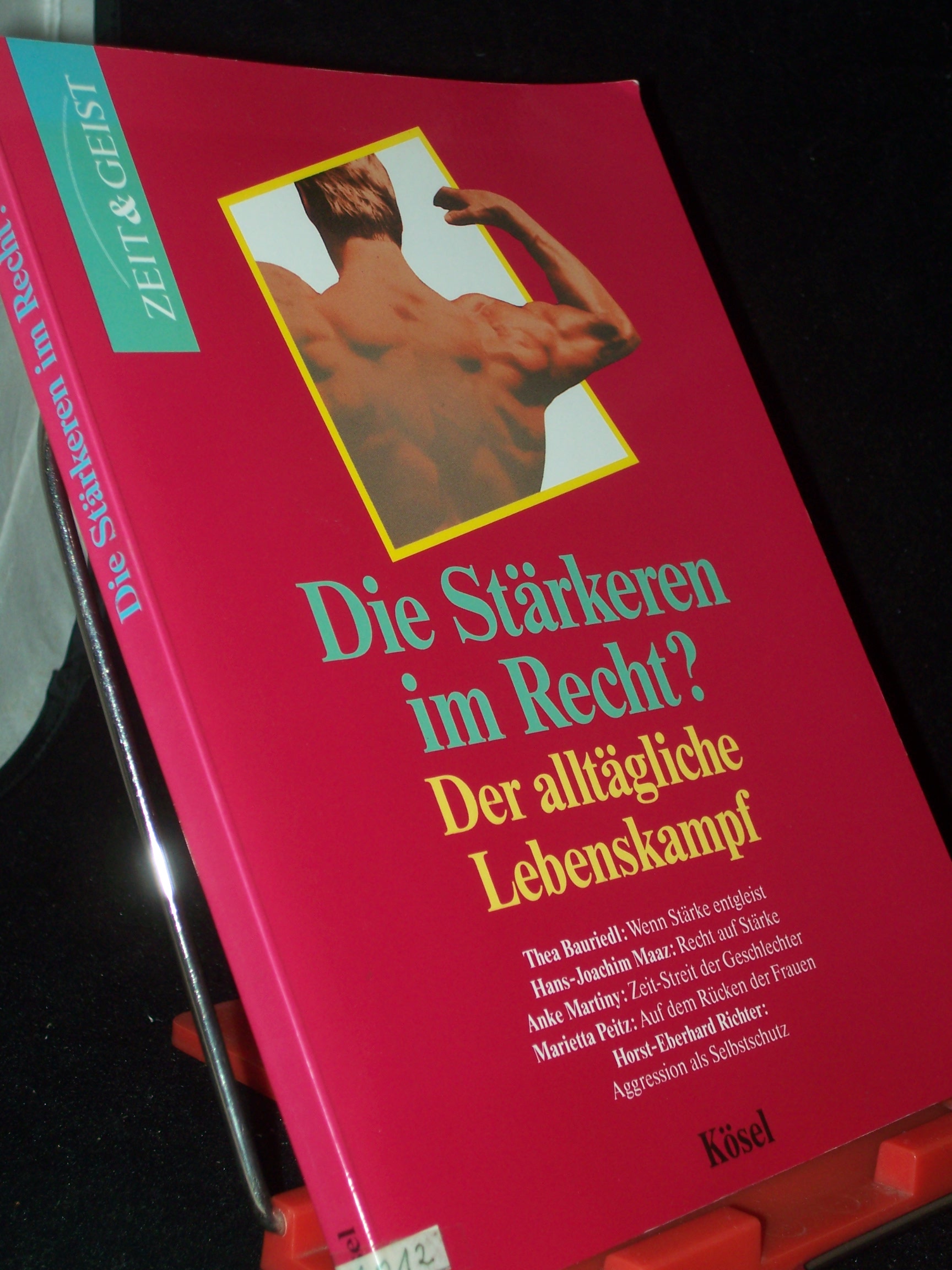 Artikelbild 1 des Artikels “Die Stärkeren im Recht? : Der alltägliche Lebenskampf / [hrsg. vom Institut für Tiefenpsychologie und Philosophie durch Norbert Copray. Thea Bauriedl...] “