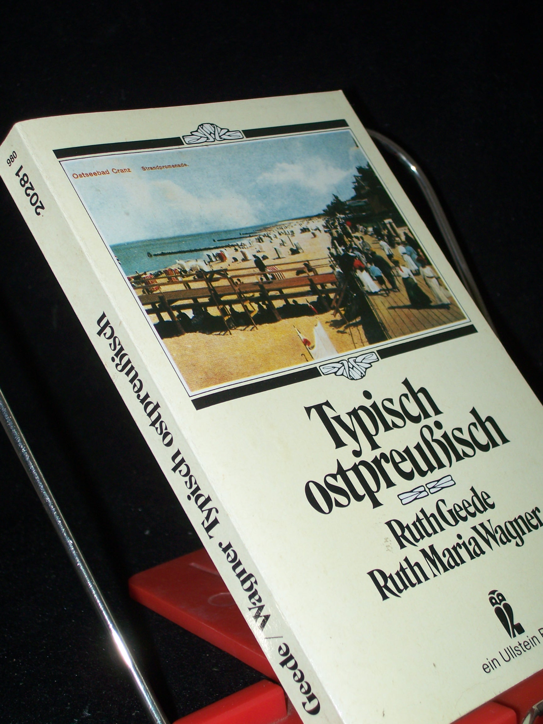 Artikelbild 1 des Artikels “Typisch ostpreussisch : Heiteres und Besinnliches zum Schmunzeln und Nachdenken / zsgest. von Ruth Geede und Ruth Maria Wagner. Zeichn. von Erich Behrendt “