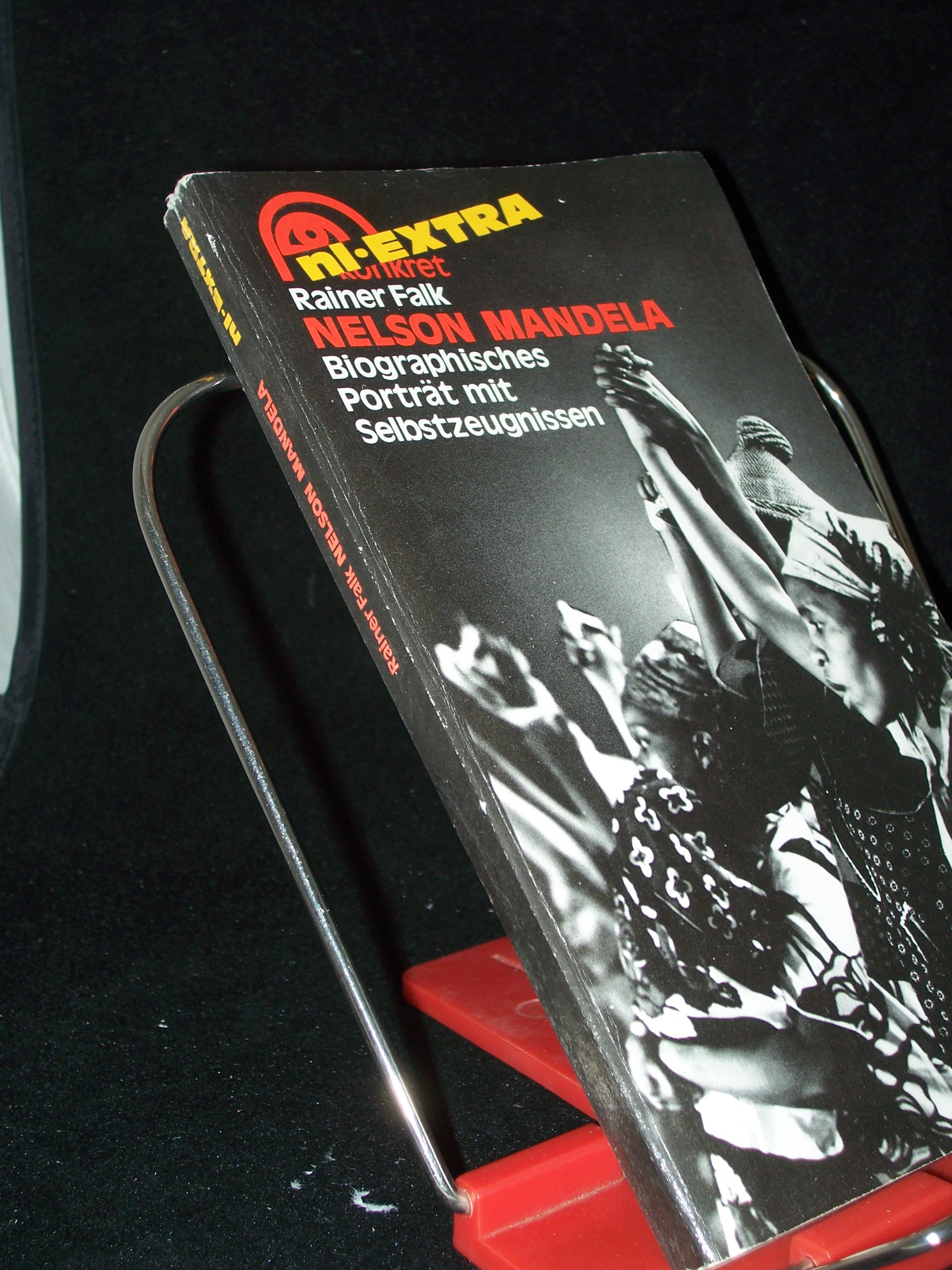 Artikelbild 1 des Artikels “Nelson Mandela : biograph. Portr. mit Selbstzeugnissen /Nelson Mandela. Rainer Falk “