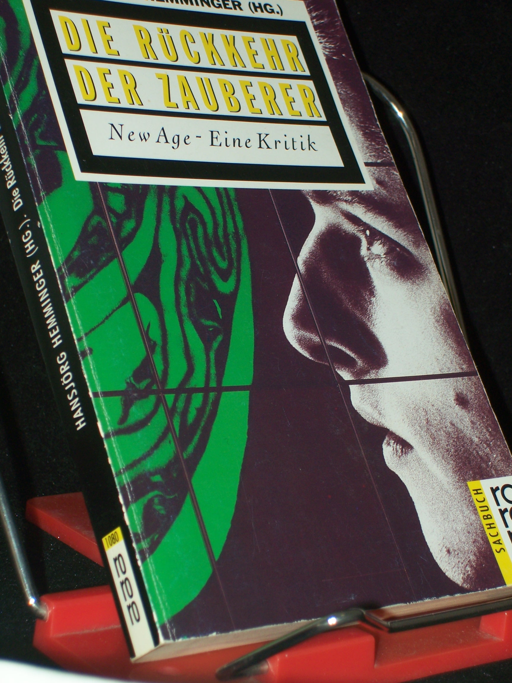 Artikelbild 1 des Artikels “Die Rückkehr der Zauberer : New Age ; eine Kritik / Hansjörg Hemminger (Hg.) “