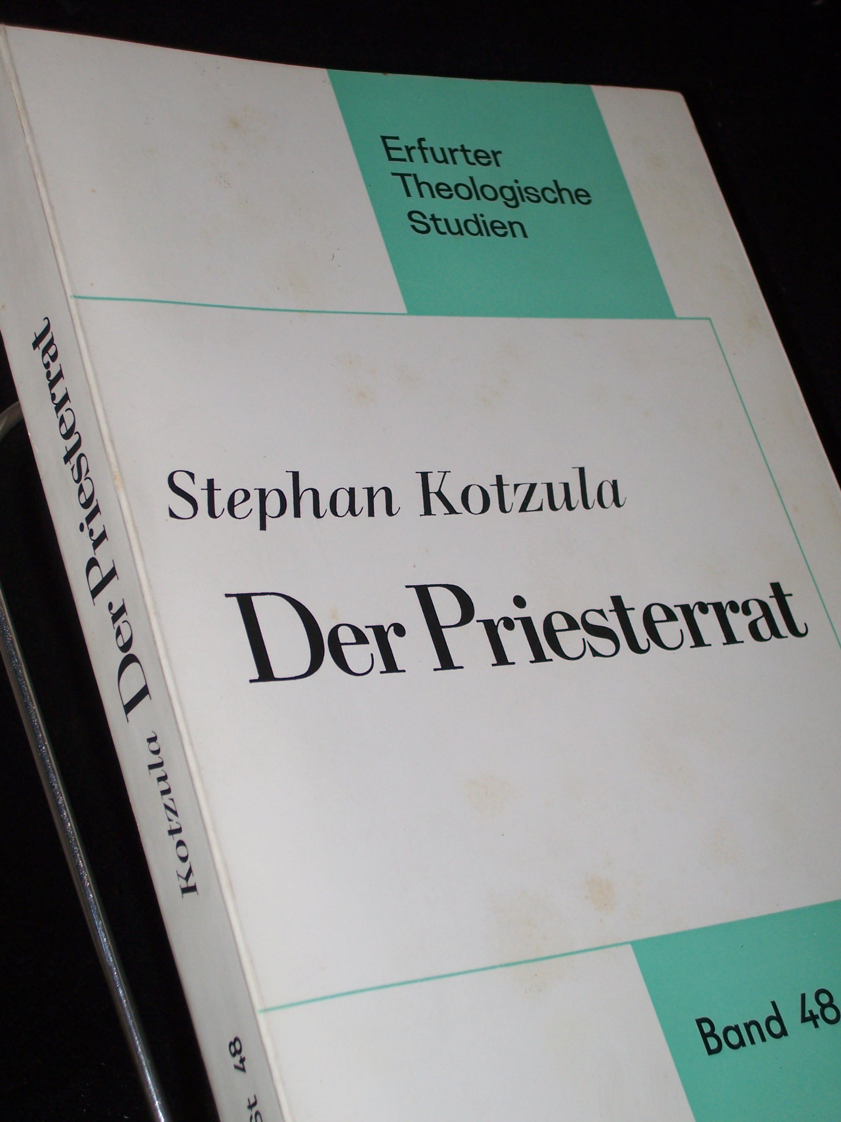 Artikelbild 1 des Artikels “Der Priesterrat : ekklesiolog. Prinzipien u. kanonist. Verwirklichung
; (e. rechtstheol. Studie) / von Stephan Kotzula “