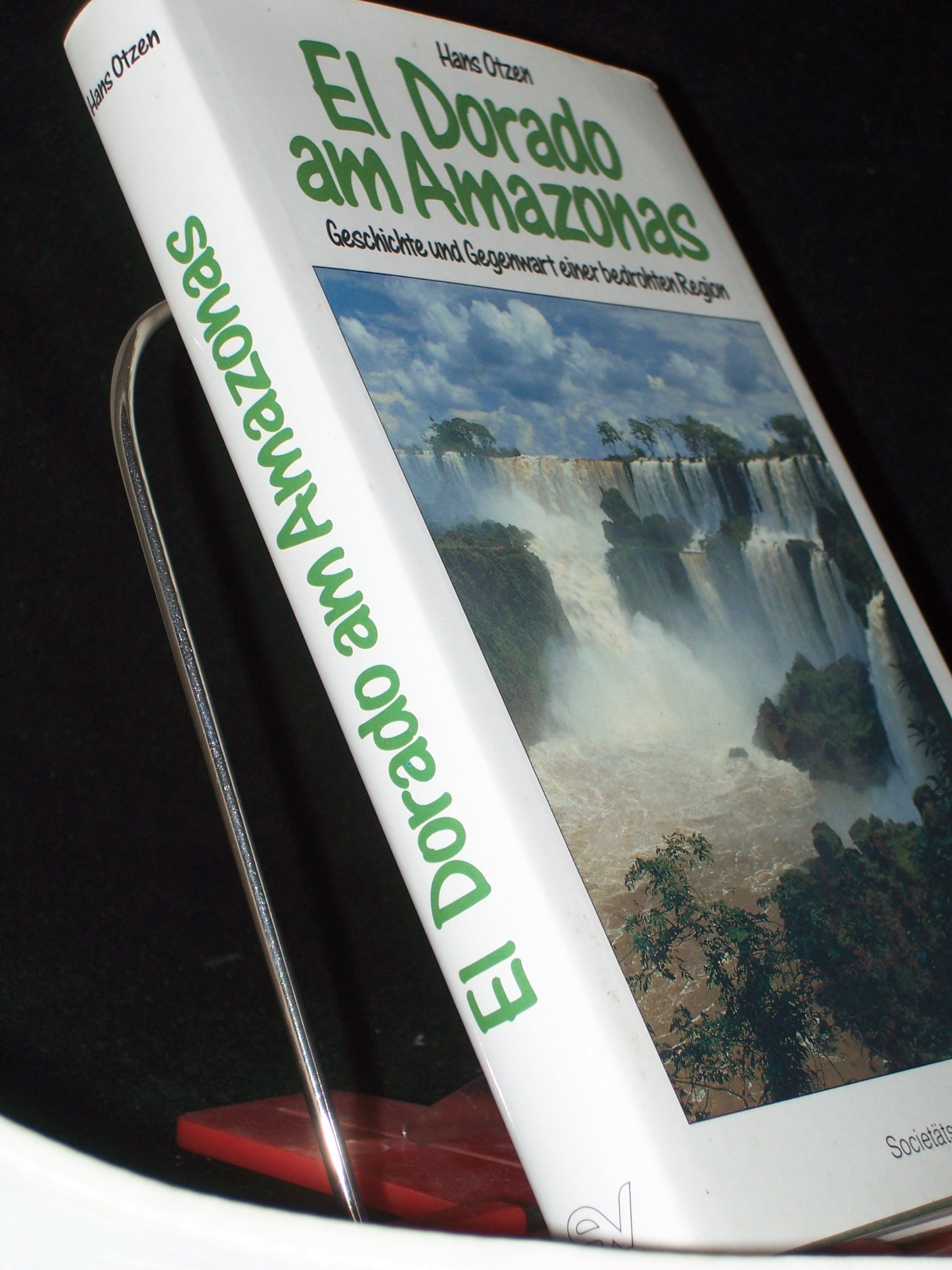 Artikelbild 1 des Artikels “El Dorado am Amazonas : Geschichte und Gegenwart einer bedrohten
Region / Hans Otzen. [Farbfotos: Heiner Heine ; Silvestris] “