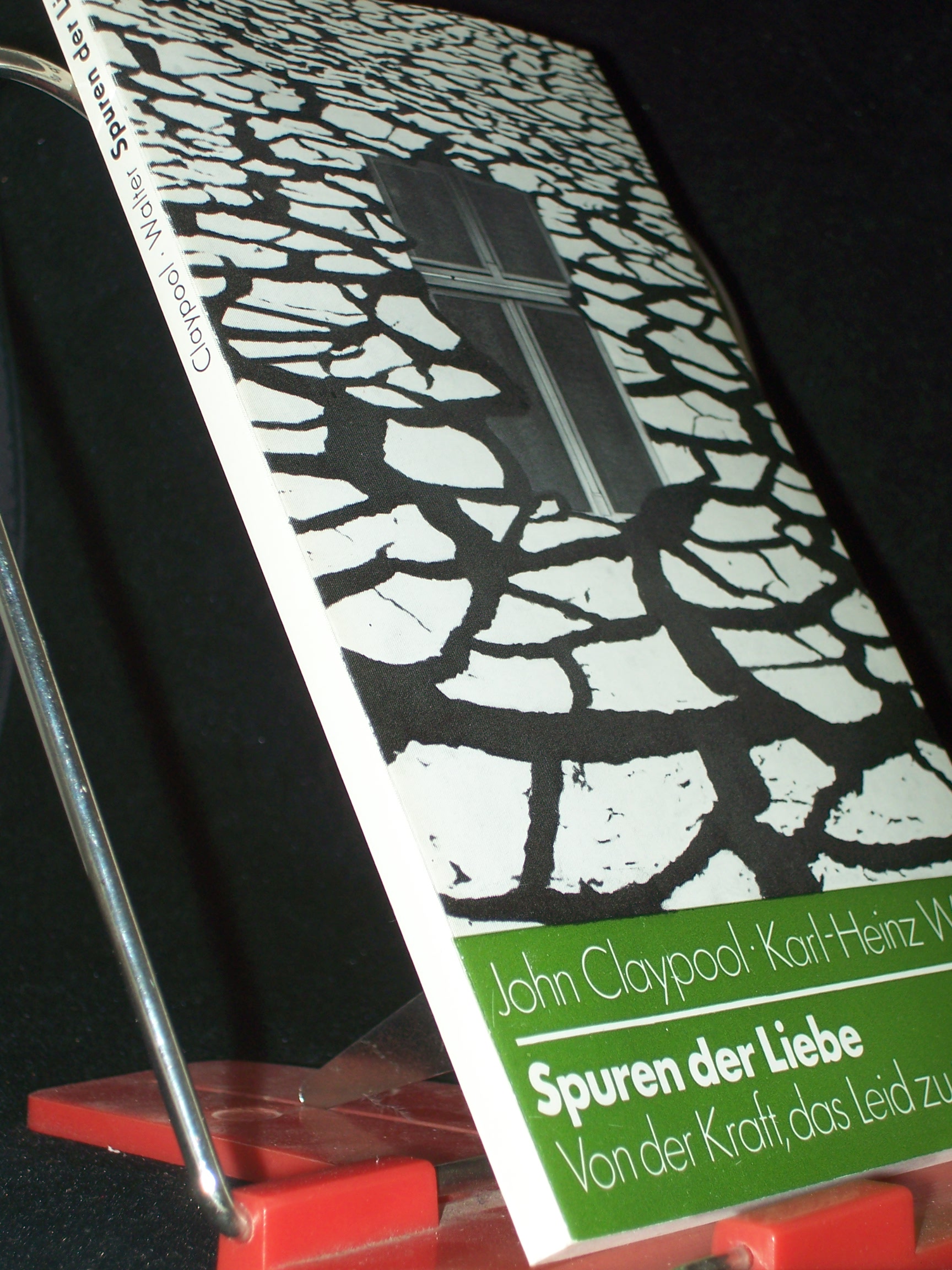 Artikelbild 1 des Artikels “Spuren der Liebe : von d. Kraft, d. Leid zu tragen / John Claypool u.
Karl-Heinz Walter. [Dt. von Karl-Heinz Walter] “