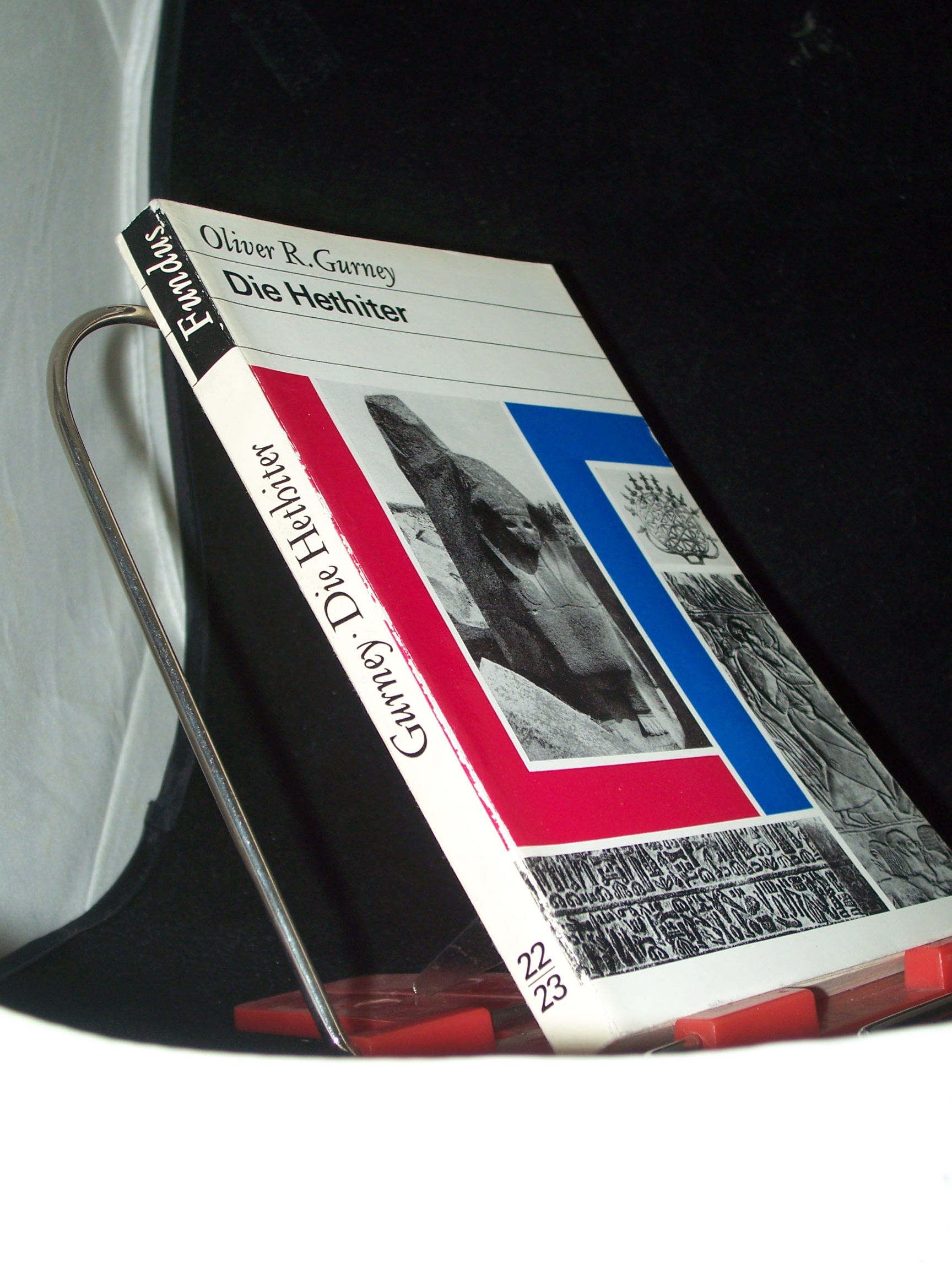 Artikelbild 1 des Artikels “Die Hethiter : Ein Überblick über Kunst, Errungenschaften u. gesellschaftl. Aufbau e. grossen Volkes in Kleinasien im 2. Jahrtsd vor unserer Zeitrechnung / O. R. Gurney. [Autoris. Übers. aus d. Engl. von Inez Bernhardt] “