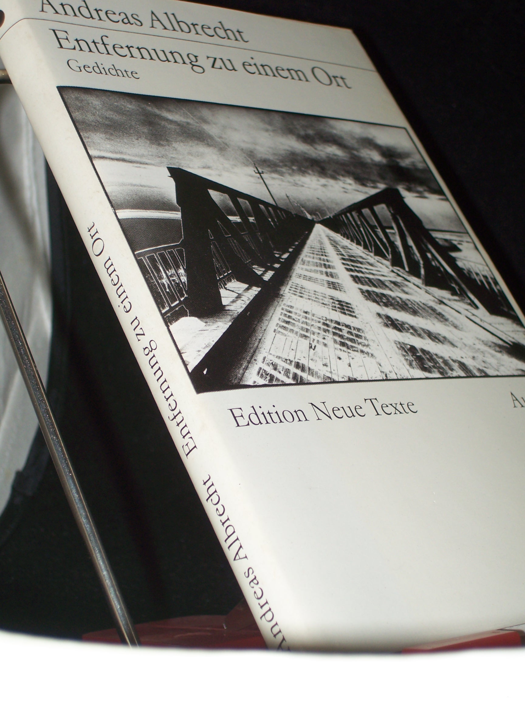 Artikelbild 1 des Artikels “Entfernung zu einem anderen Ort : Gedichte / Andreas Albrecht “