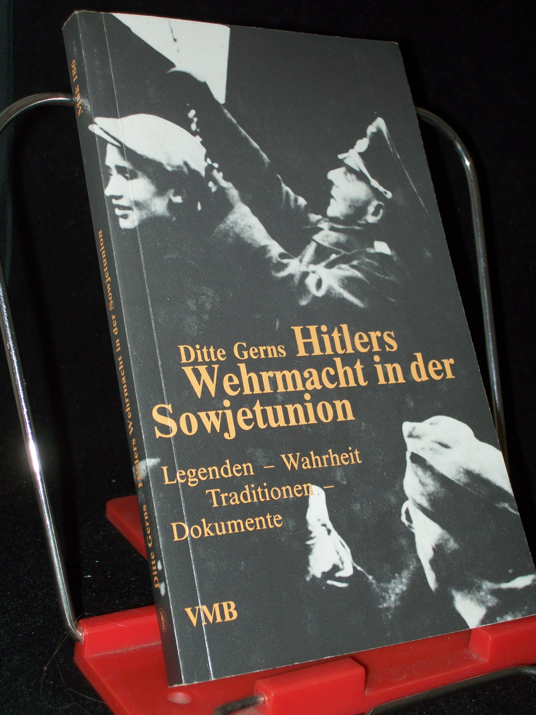 Artikelbild 1 des Artikels “Hitlers Wehrmacht in der Sowjetunion : Legenden - Wahrheit - Tradition
- Dokumente / Ditte Gerns. Nachw. von Fritz Krause “