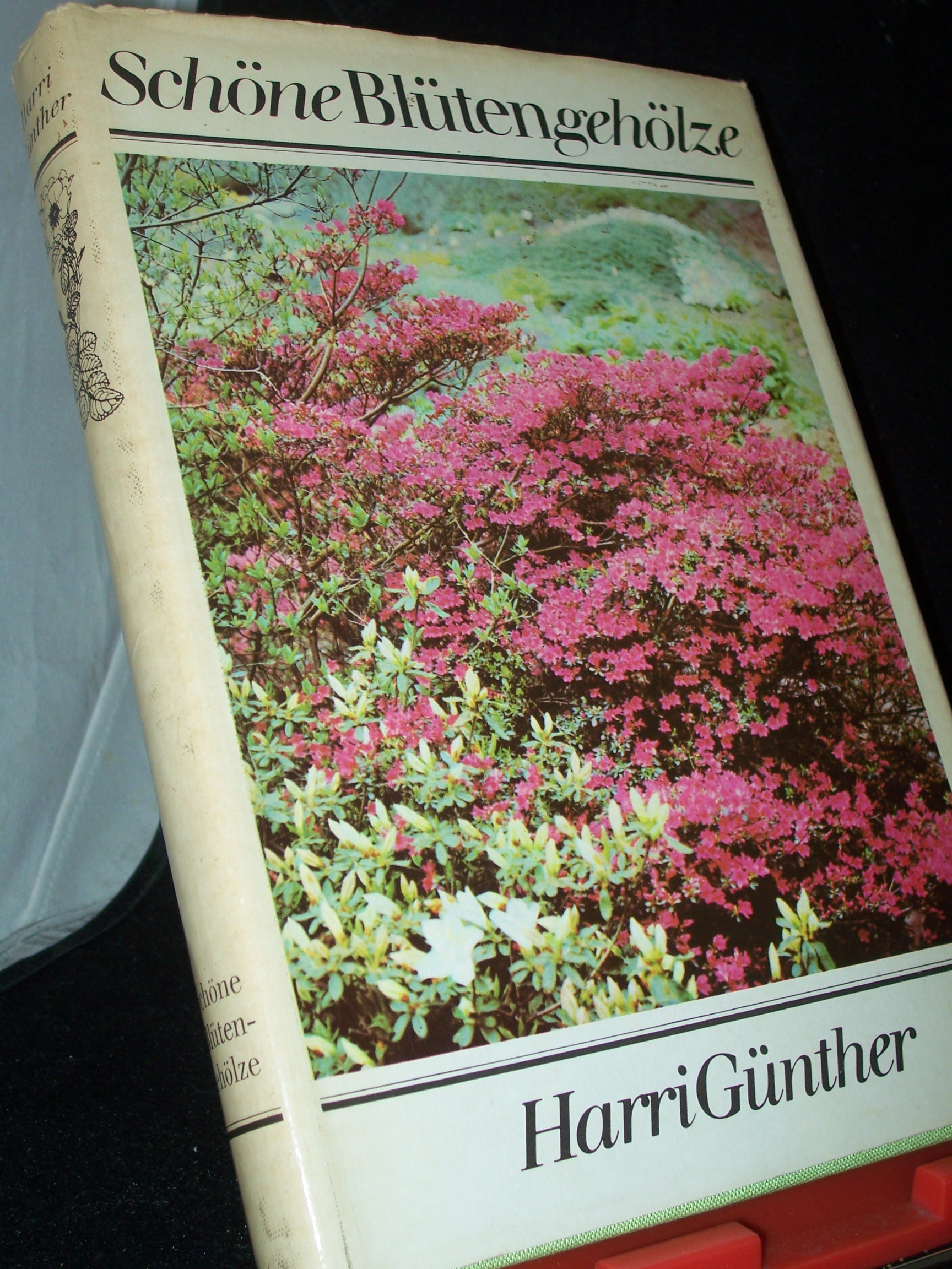 Artikelbild 1 des Artikels “Schöne Blütengehölze / Harri Günther. [Mit 80 Zeichn. von Martha-Luise Gubig] “