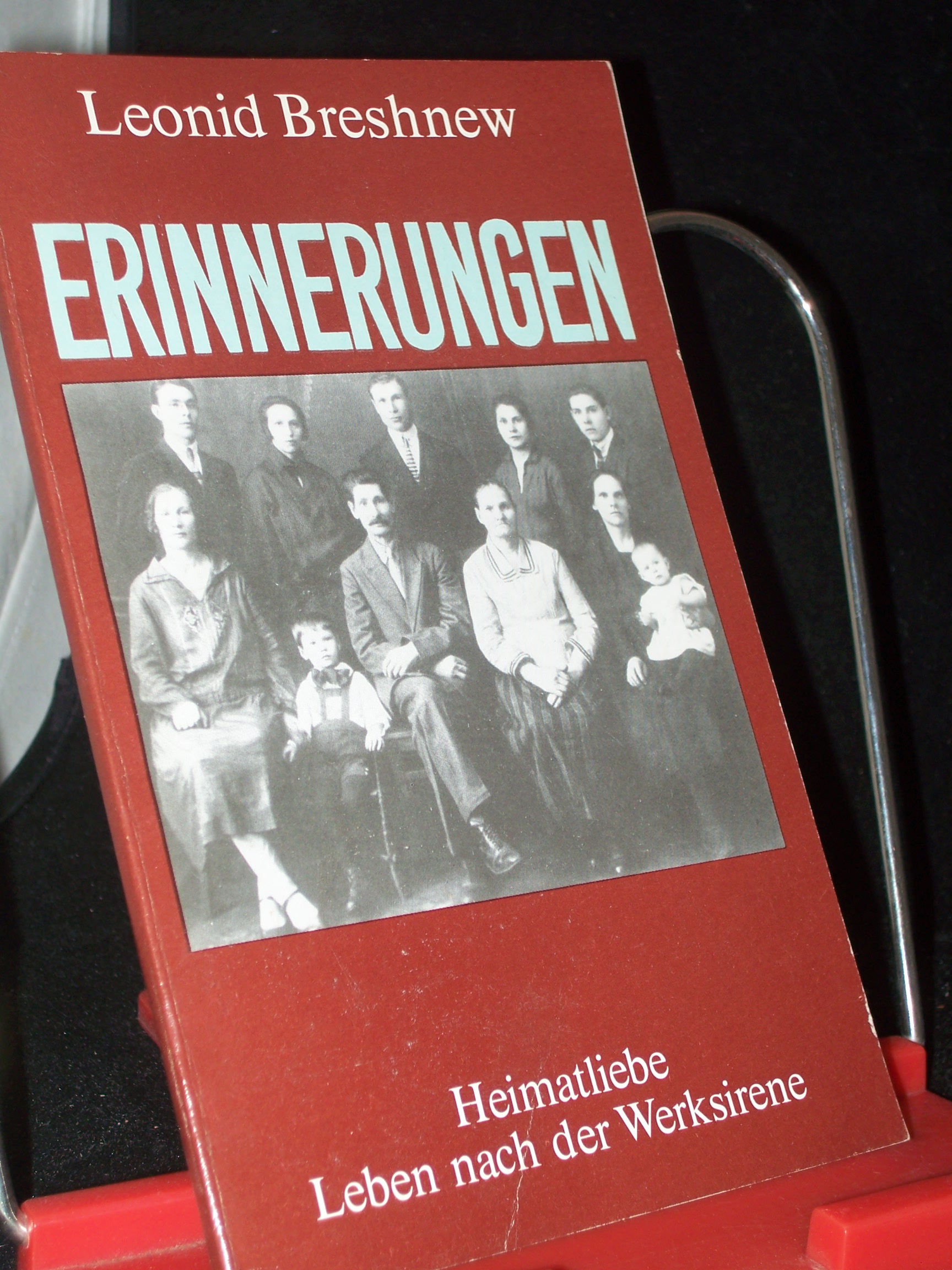 Artikelbild 1 des Artikels “Erinnerungen / Leonid Breshnew. [Aus d. Russ. übers. von Leon
Nebenzahl] “